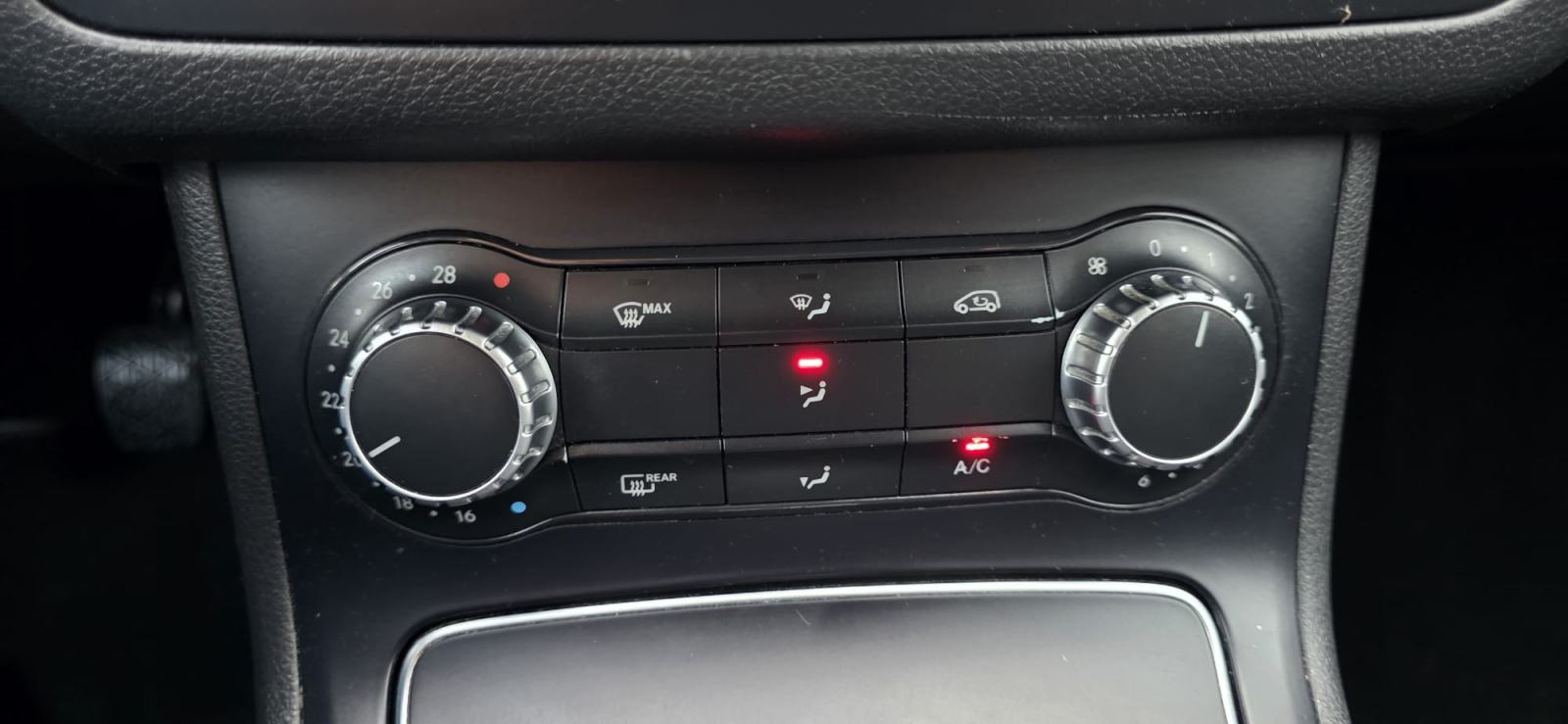 Mercedes B180d, 6 BRZINA, FULL LED, NAVI, LANE ASS, KAM, JAMSTVO..., fotografija 16