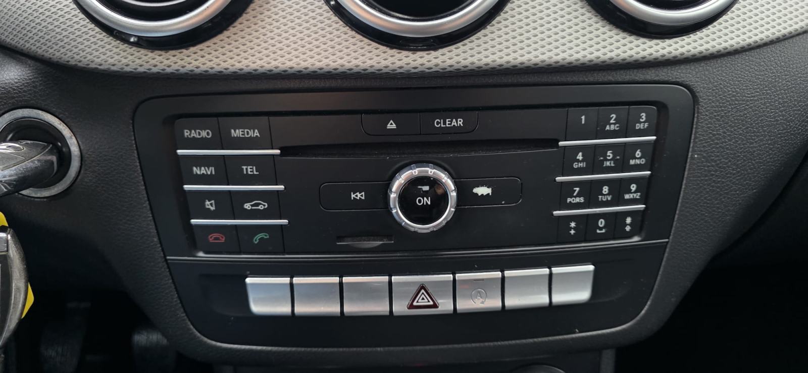 Mercedes B180d, 6 BRZINA, FULL LED, NAVI, LANE ASS, KAM, JAMSTVO..., fotografija 17