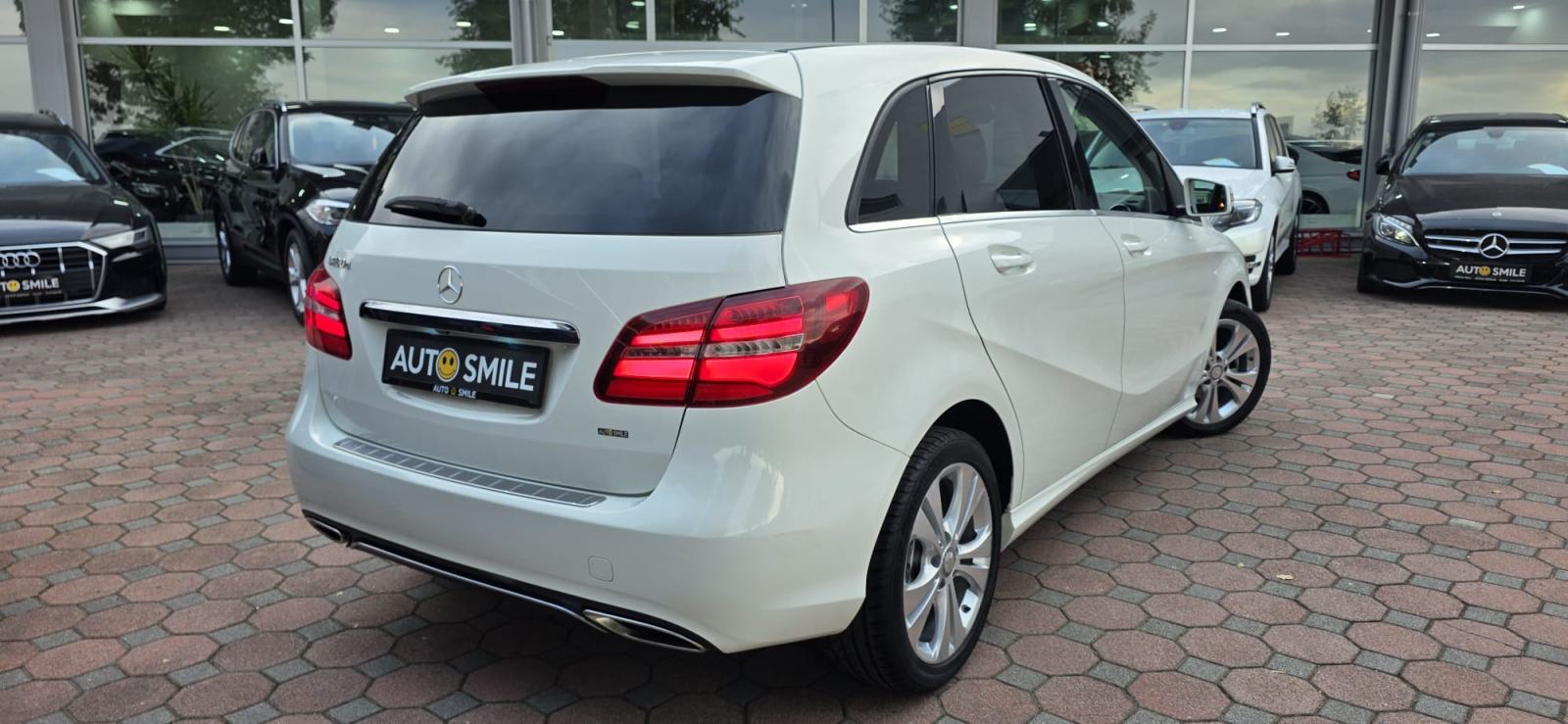 Mercedes B180d, 6 BRZINA, FULL LED, NAVI, LANE ASS, KAM, JAMSTVO..., fotografija 6