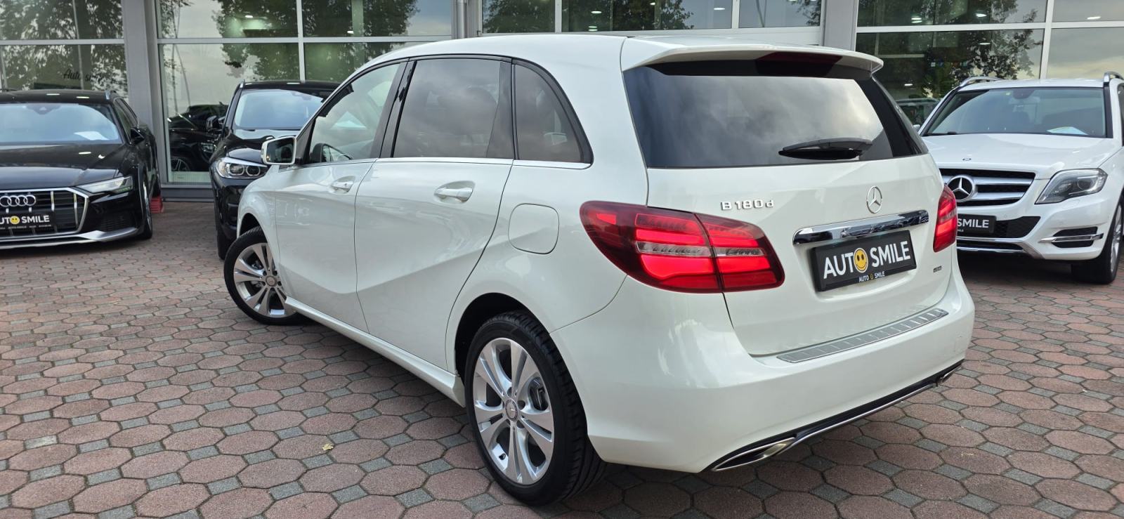 Mercedes B180d, 6 BRZINA, FULL LED, NAVI, LANE ASS, KAM, JAMSTVO..., fotografija 4