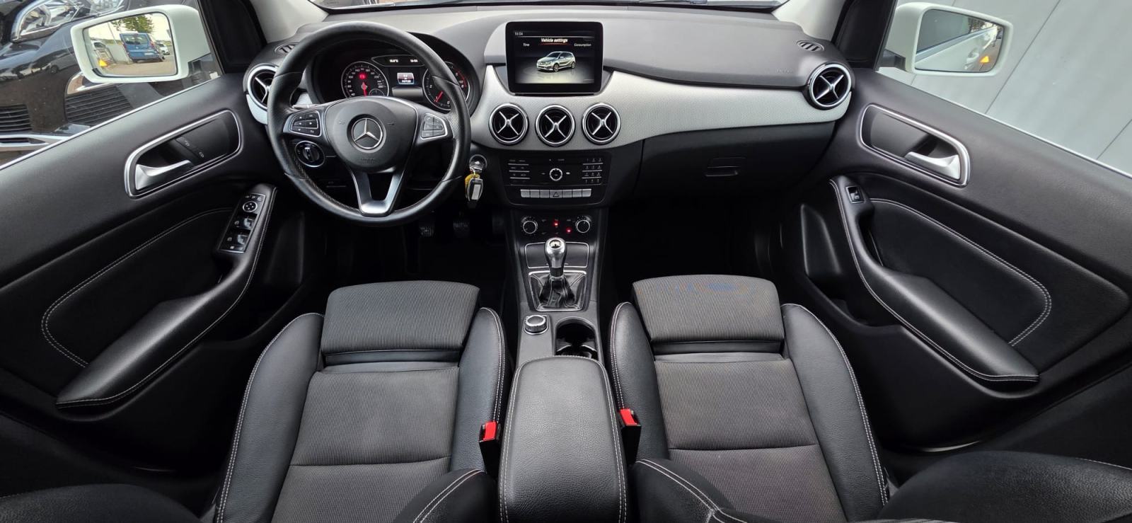 Mercedes B180d, 6 BRZINA, FULL LED, NAVI, LANE ASS, KAM, JAMSTVO..., fotografija 20