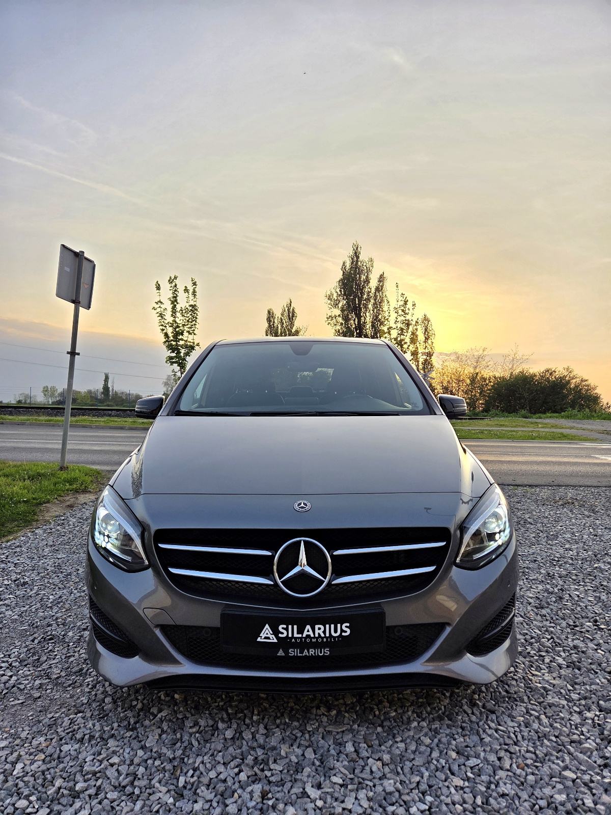 Mercedes B180D-AUTOMATIK-145TKM-JAMSTVO 24MJ-LED,AMBIENT,PDC,KAMERA, pogled izvana - slika 2