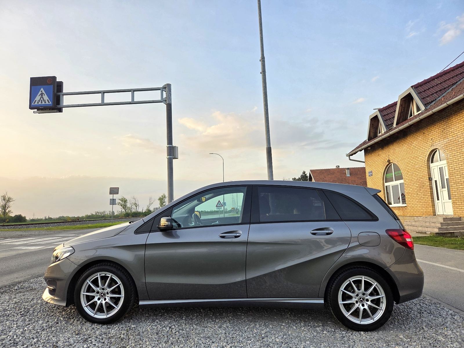 Mercedes B180D-AUTOMATIK-145TKM-JAMSTVO 24MJ-LED,AMBIENT,PDC,KAMERA, pogled izvana - slika 5
