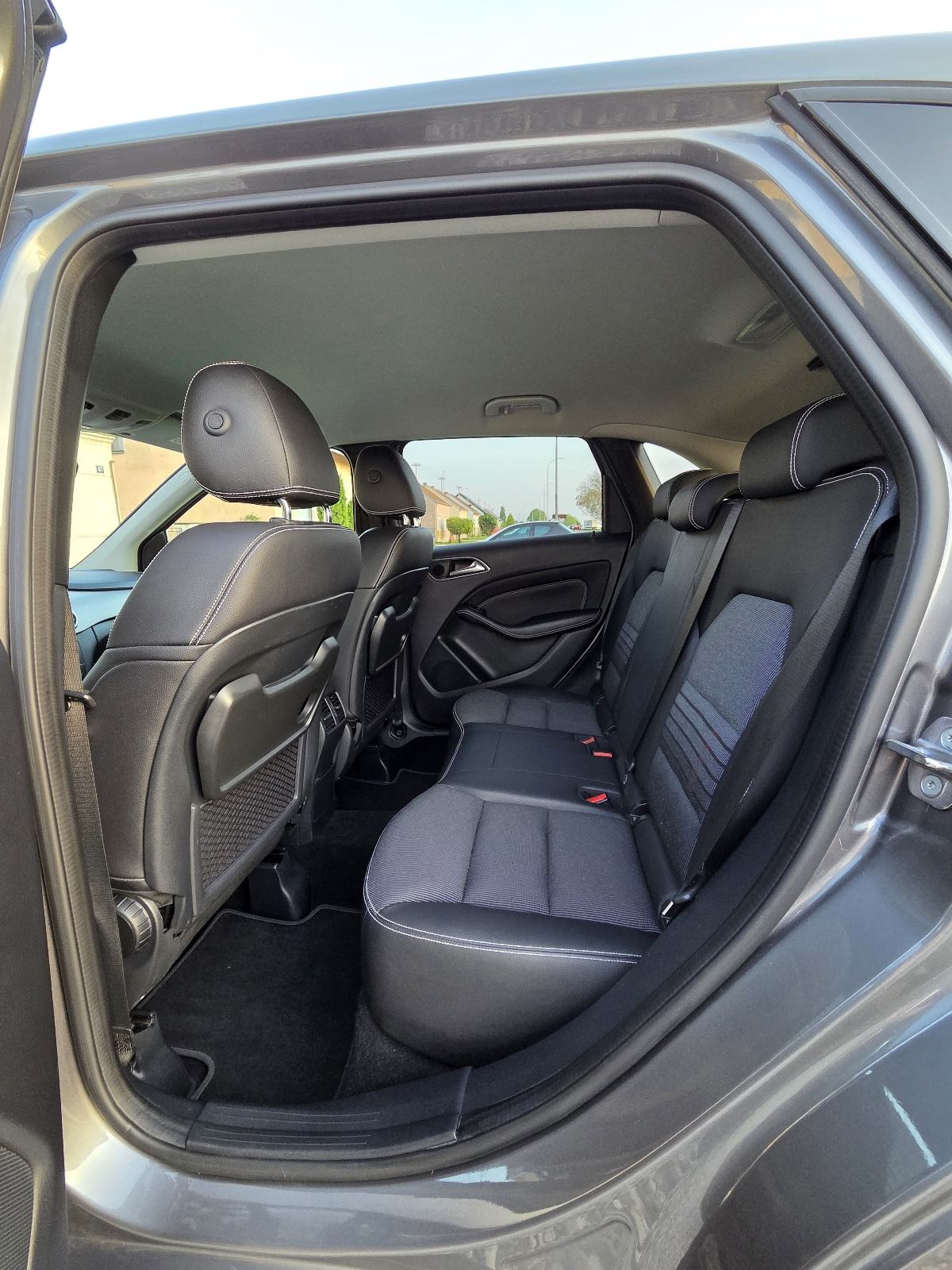 Mercedes B180D-AUTOMATIK-145TKM-JAMSTVO 24MJ-LED,AMBIENT,PDC,KAMERA, fotografija 12