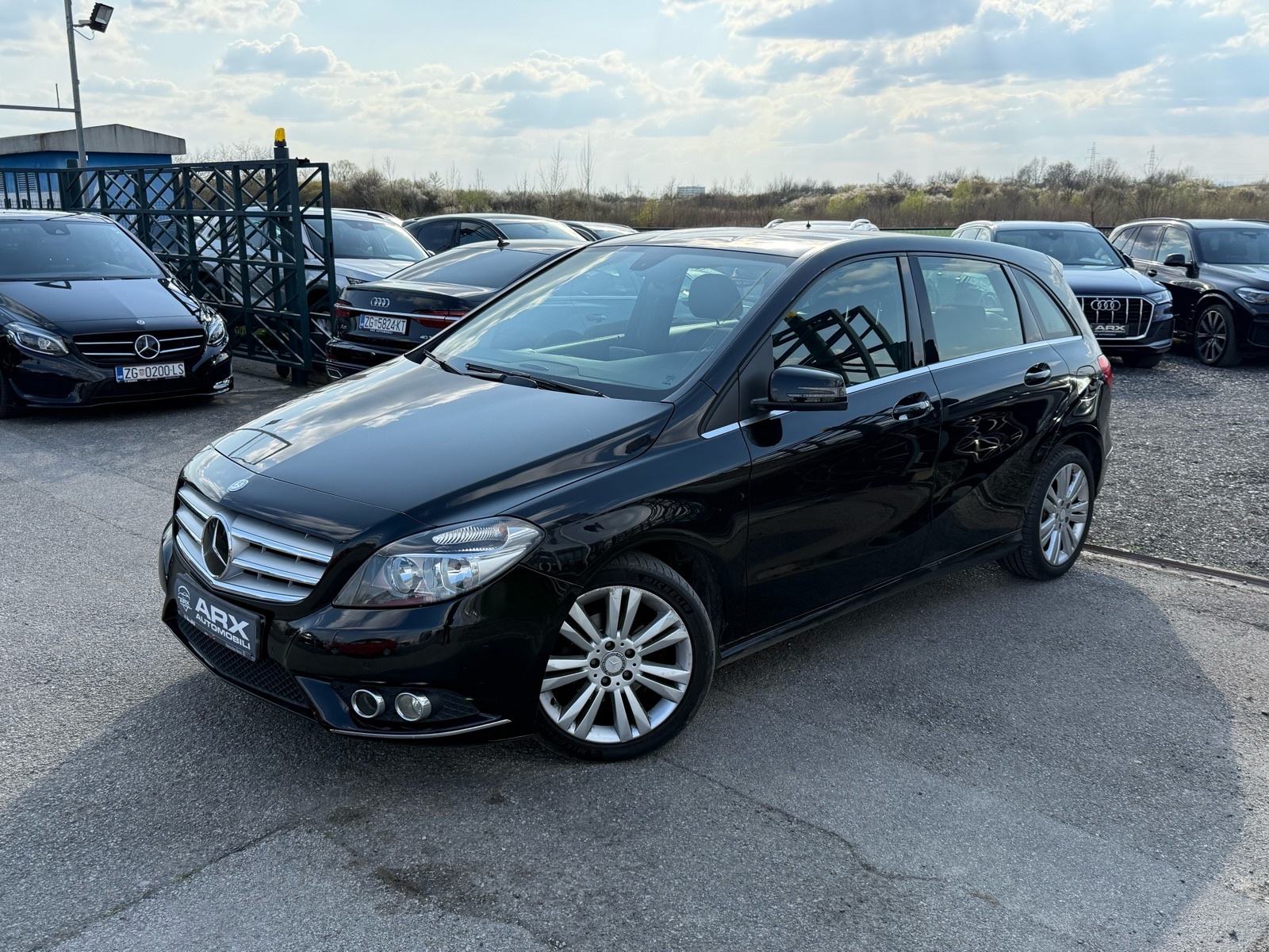 Mercedes B180CDI AUTOMATIK °NIJE UVOZ°PRVI VLASNIK°REG:12/2026°, fotografija 19