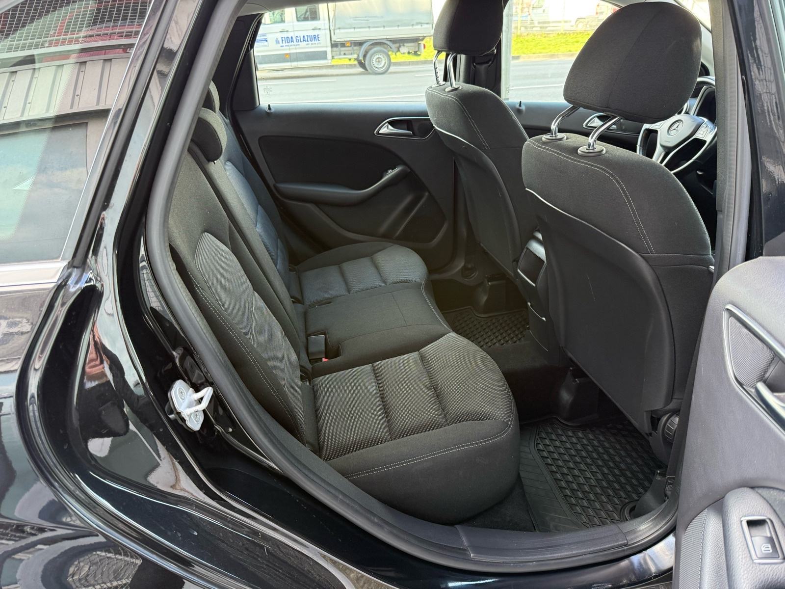 Mercedes B180CDI AUTOMATIK °NIJE UVOZ°PRVI VLASNIK°REG:12/2026°, fotografija 18