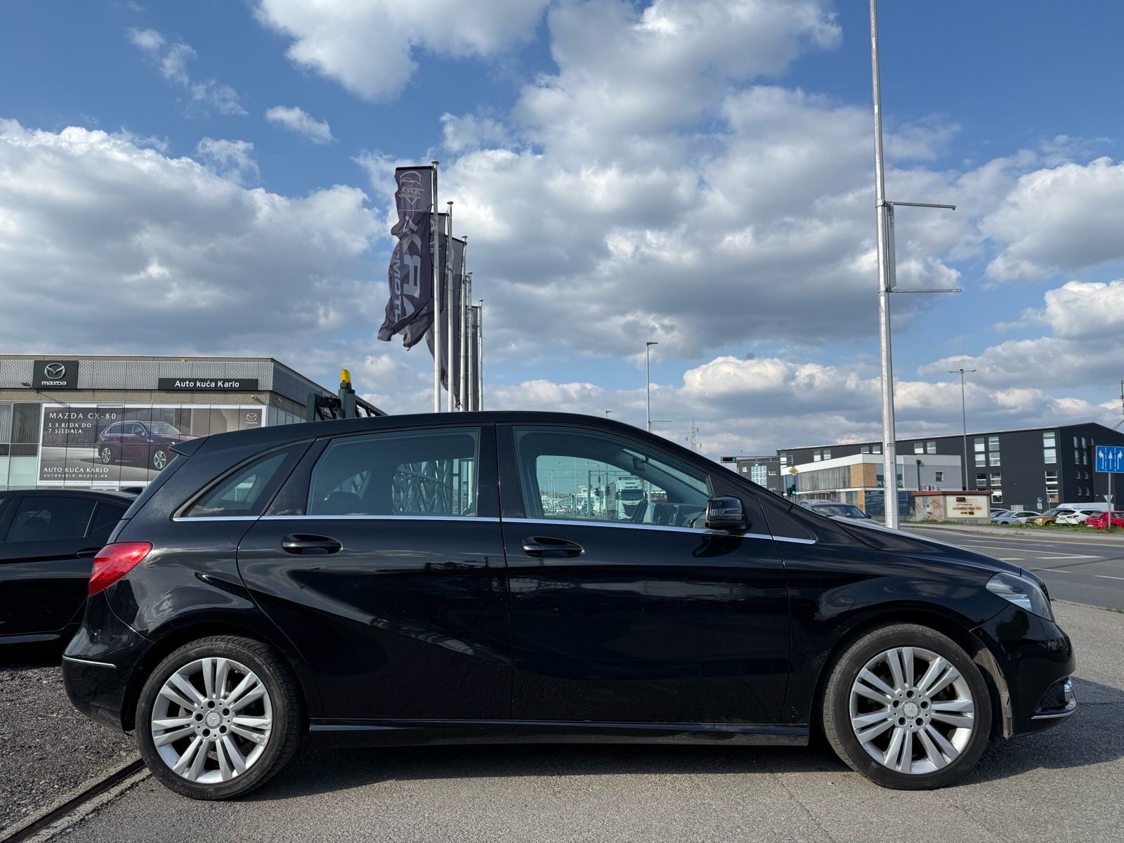 Mercedes B180CDI AUTOMATIK °NIJE UVOZ°PRVI VLASNIK°REG:12/2026°, pogled izvana - slika 5