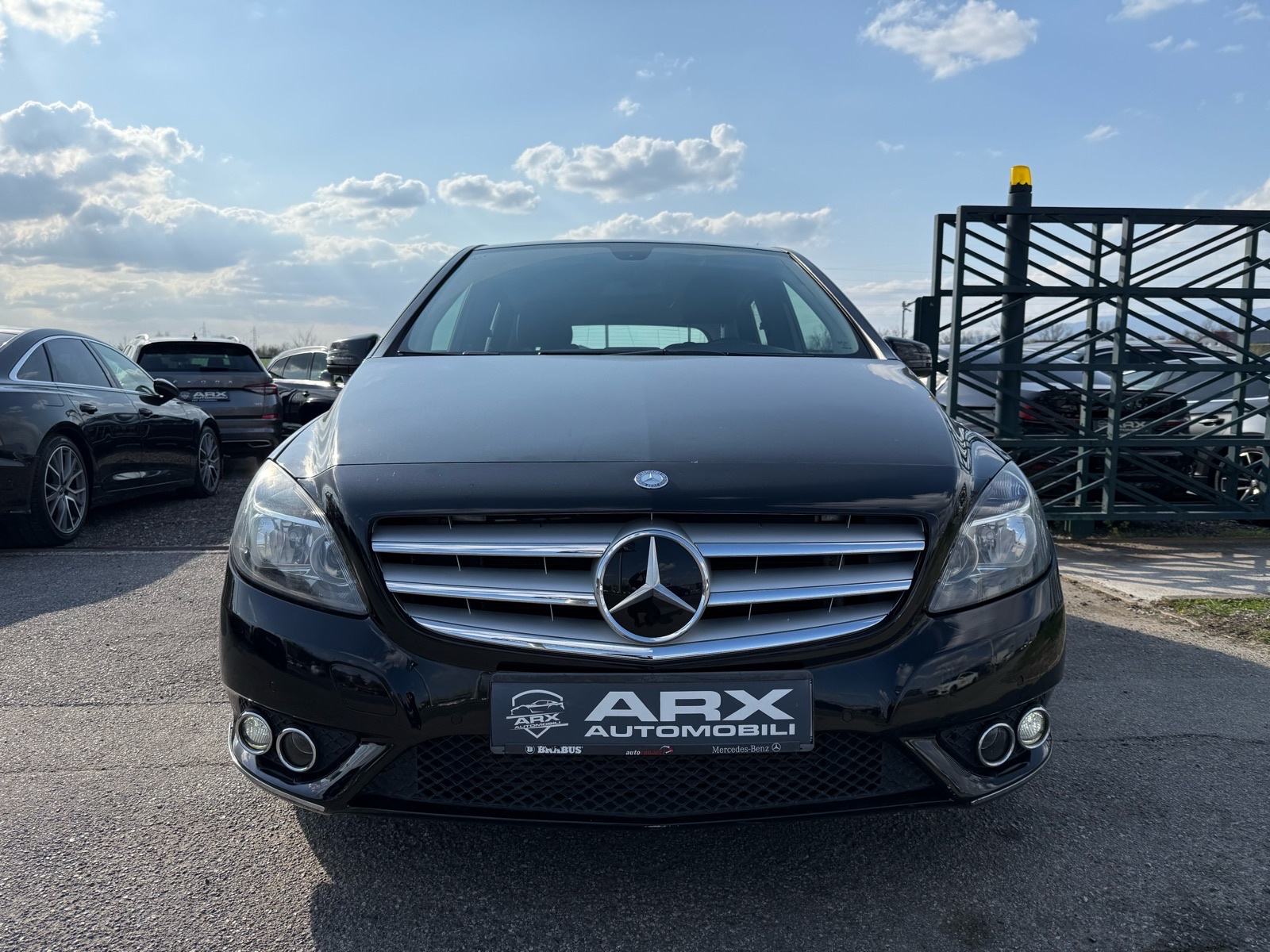 Mercedes B180CDI AUTOMATIK °NIJE UVOZ°PRVI VLASNIK°REG:12/2026°, pogled izvana - slika 2