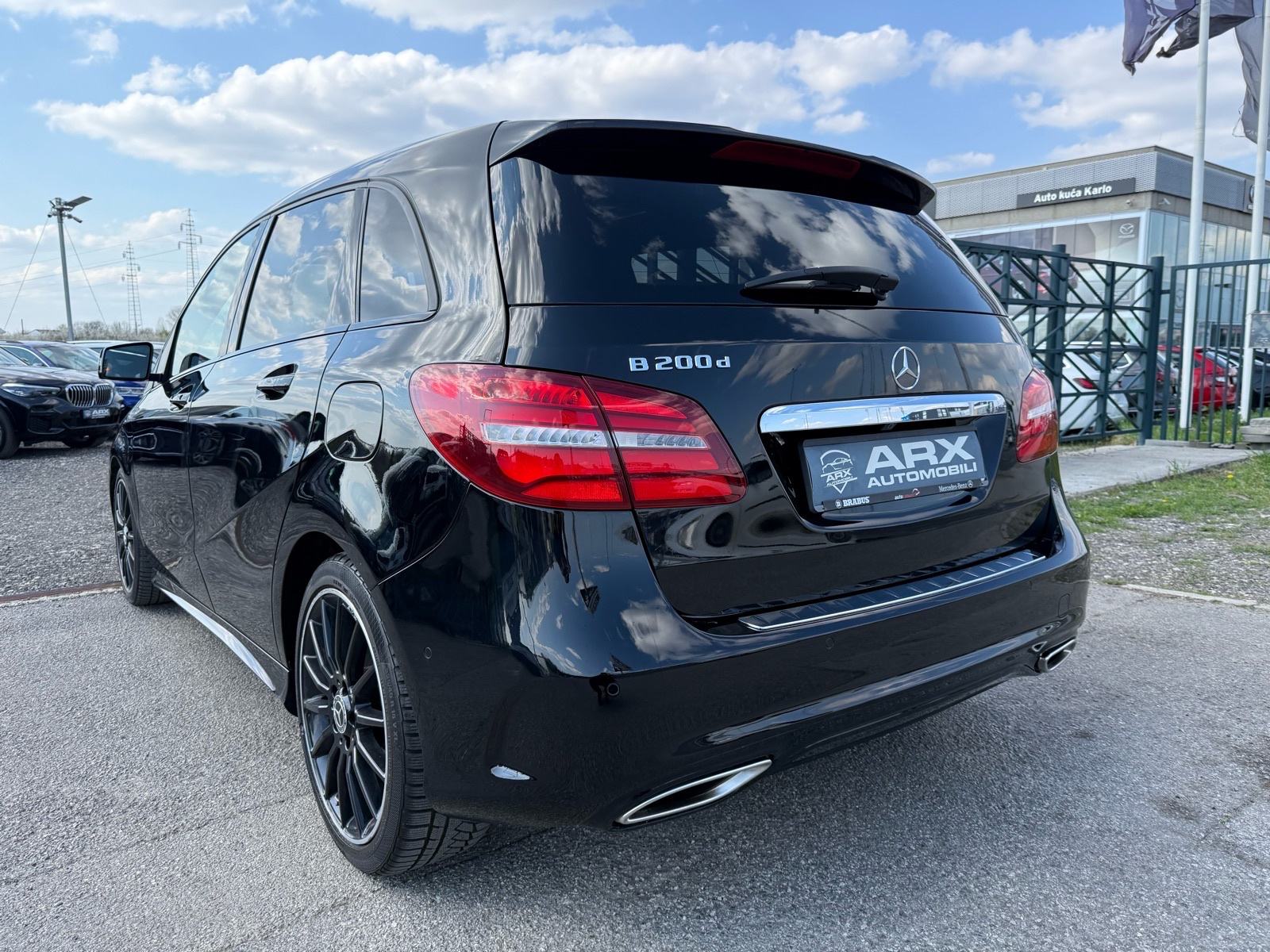 Mercedes B200d AUTOMATIK AMG °NAVI°KAMERA°PANORAMA°ALCANTARA°NIJE UVOZ, fotografija 8