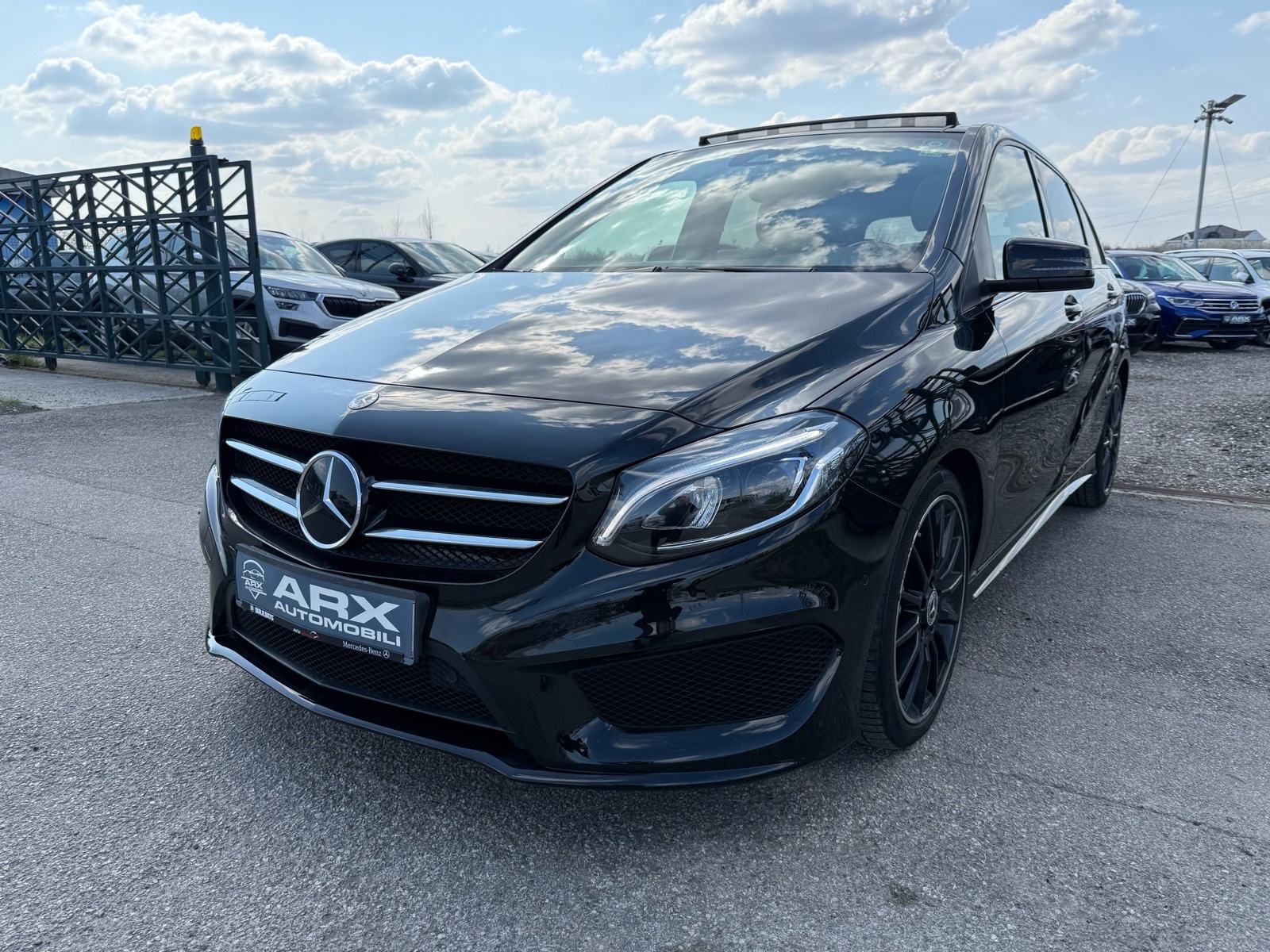 Mercedes B200d AUTOMATIK AMG °NAVI°KAMERA°PANORAMA°ALCANTARA°NIJE UVOZ, fotografija 3