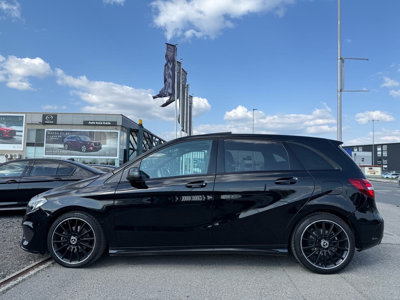 Mercedes B200d AUTOMATIK AMG °NAVI°KAMERA°PANORAMA°ALCANTARA°NIJE UVOZ, fotografija 4