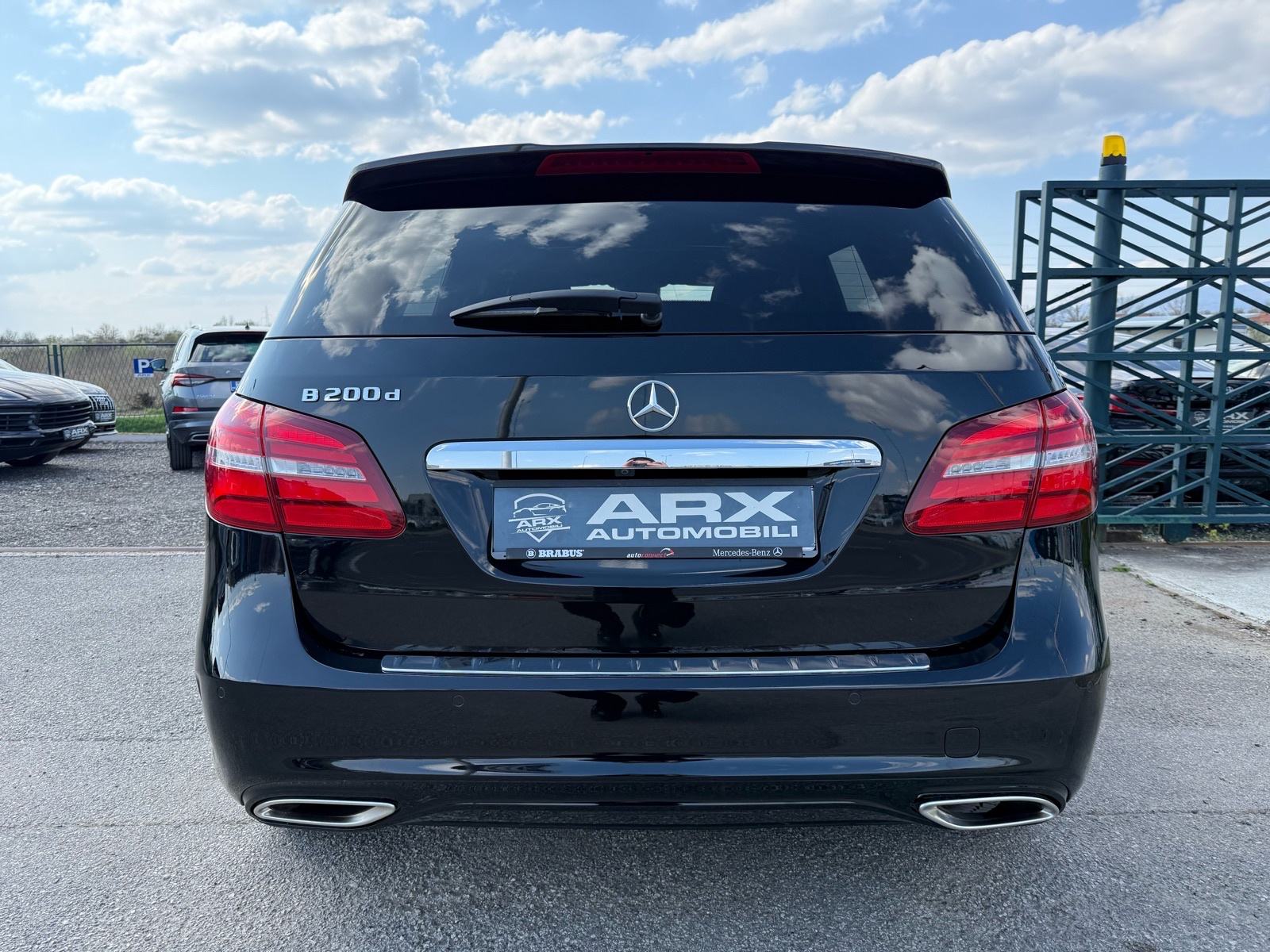 Mercedes B200d AUTOMATIK AMG °NAVI°KAMERA°PANORAMA°ALCANTARA°NIJE UVOZ, fotografija 7