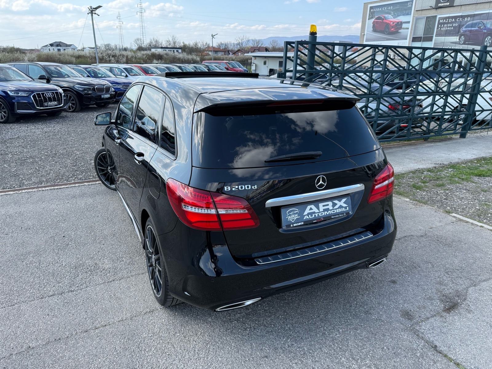 Mercedes B200d AUTOMATIK AMG °NAVI°KAMERA°PANORAMA°ALCANTARA°NIJE UVOZ, fotografija 10