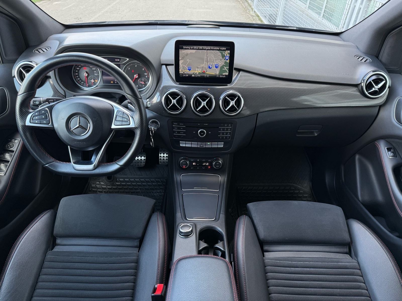 Mercedes B200d AUTOMATIK AMG °NAVI°KAMERA°PANORAMA°ALCANTARA°NIJE UVOZ, fotografija 12