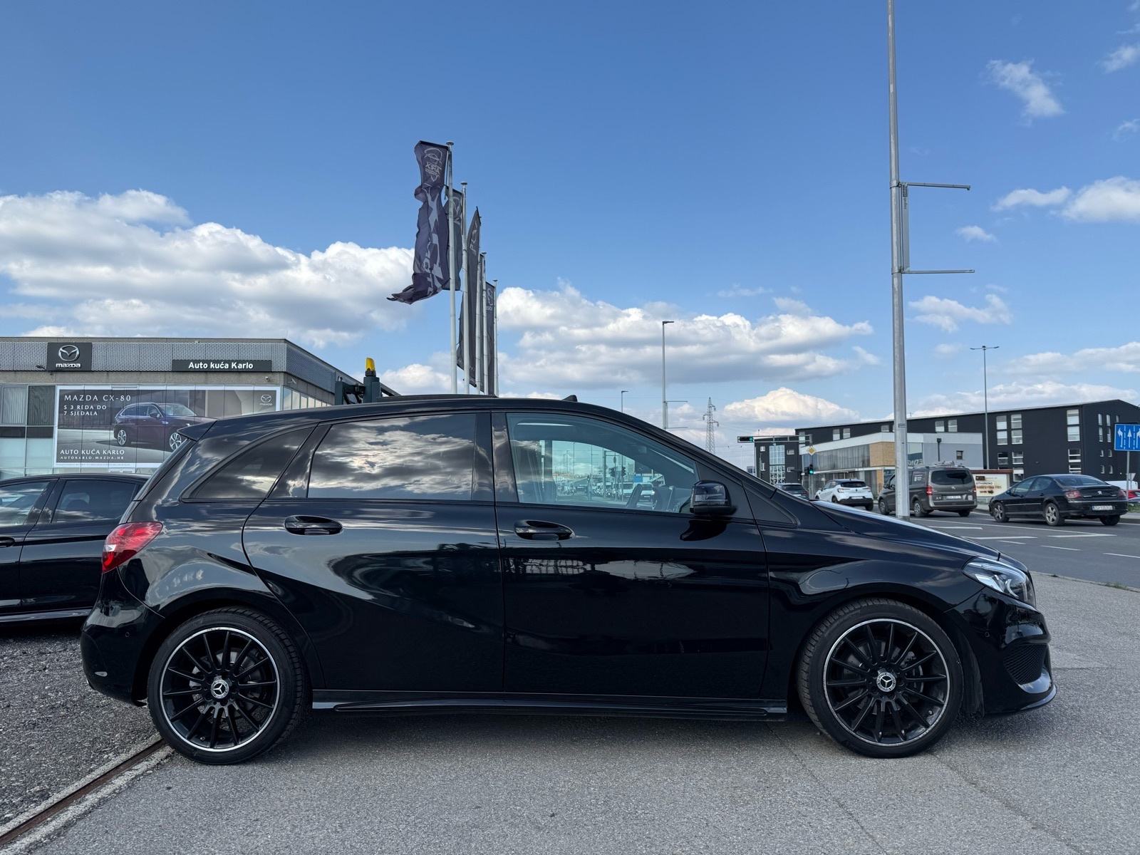 Mercedes B200d AUTOMATIK AMG °NAVI°KAMERA°PANORAMA°ALCANTARA°NIJE UVOZ, fotografija 5
