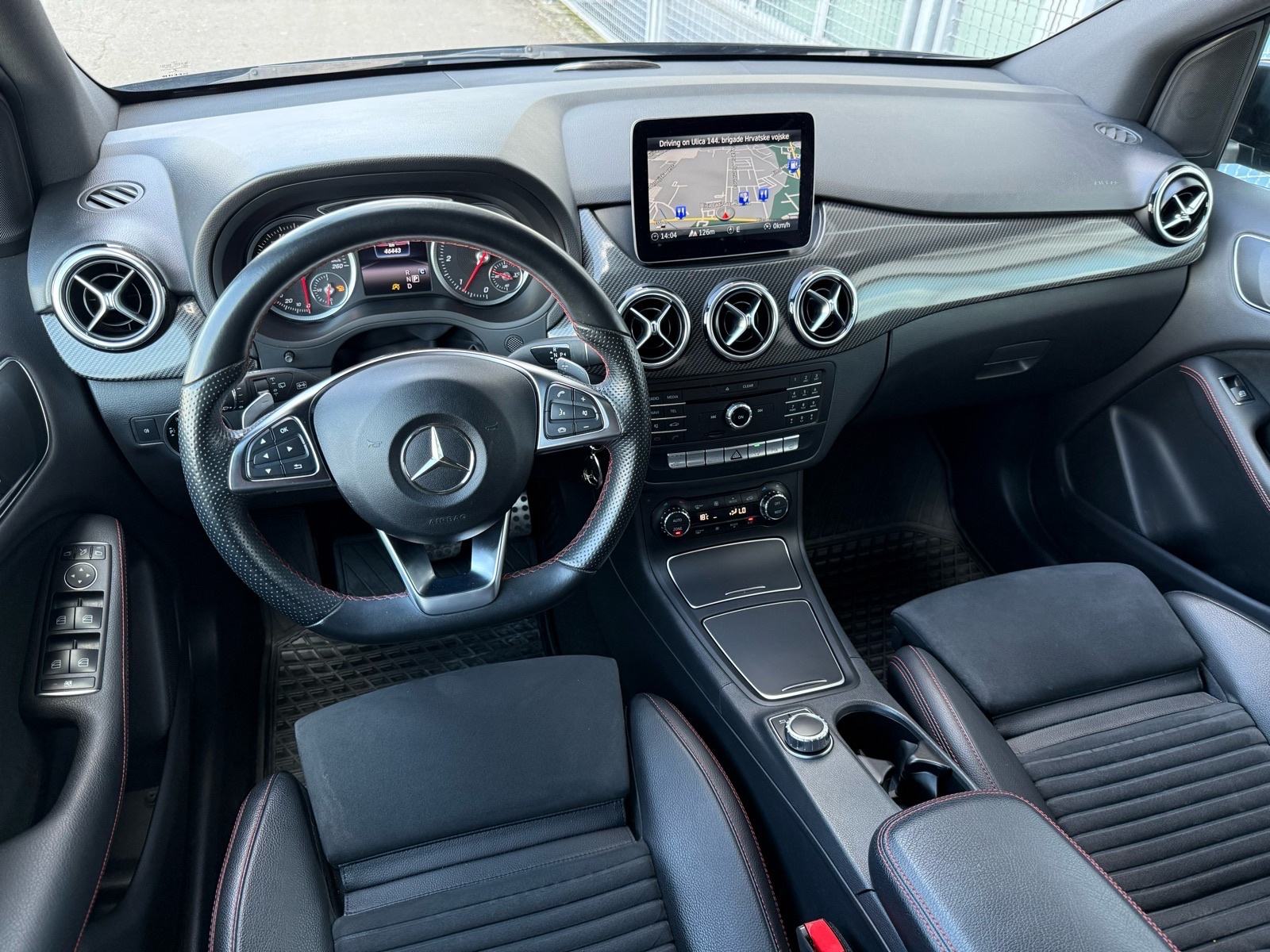 Mercedes B200d AUTOMATIK AMG °NAVI°KAMERA°PANORAMA°ALCANTARA°NIJE UVOZ, fotografija 11
