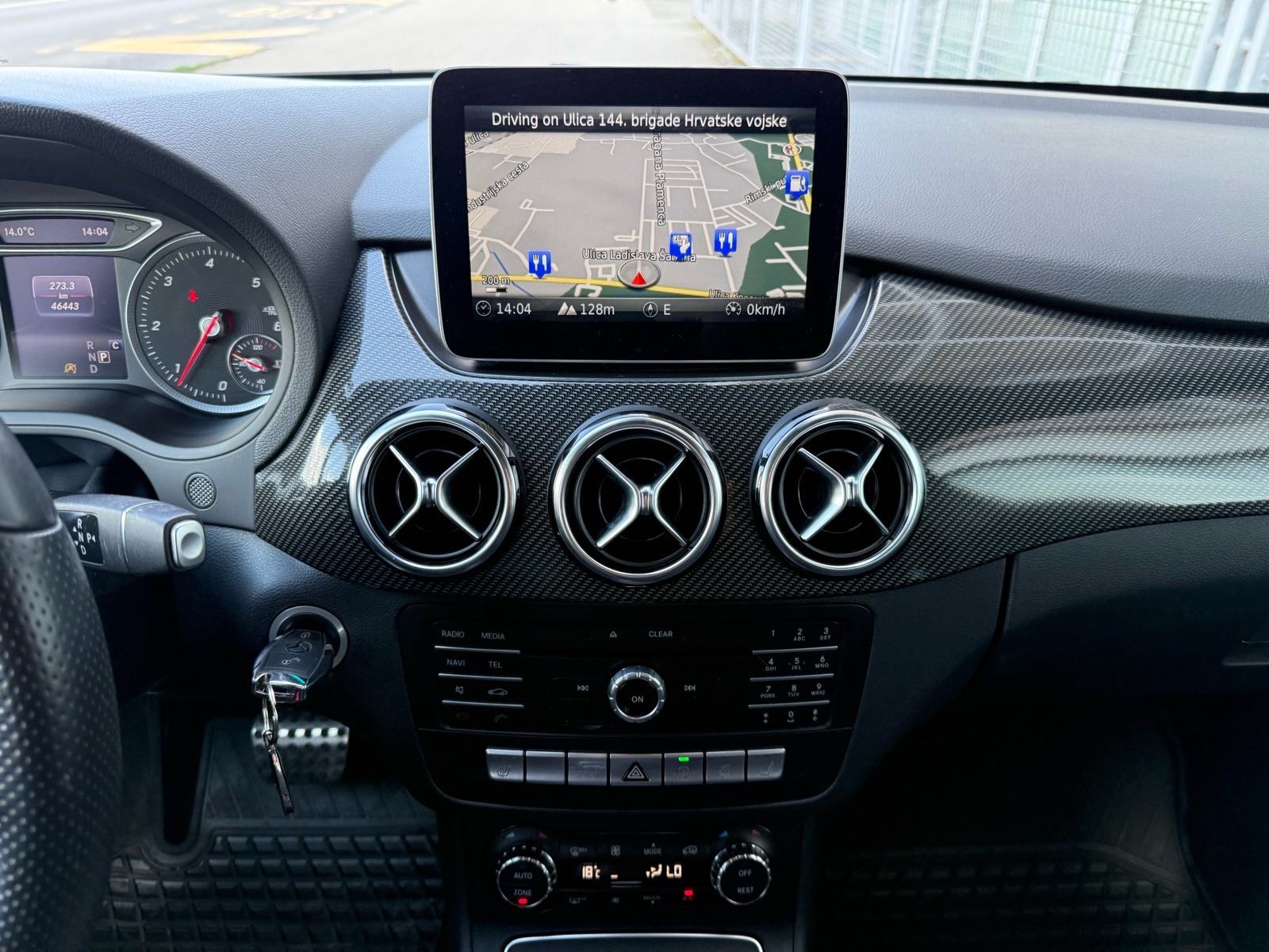 Mercedes B200d AUTOMATIK AMG °NAVI°KAMERA°PANORAMA°ALCANTARA°NIJE UVOZ, fotografija 14