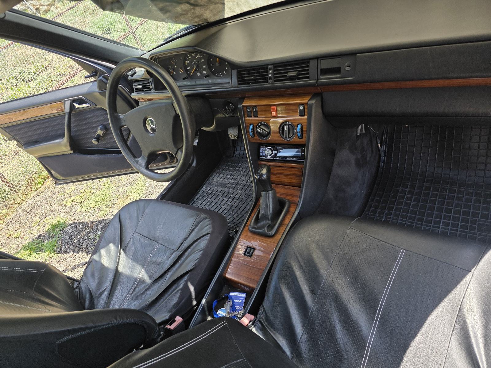 Mercedes-Benz 124 200 D, fotografija 12