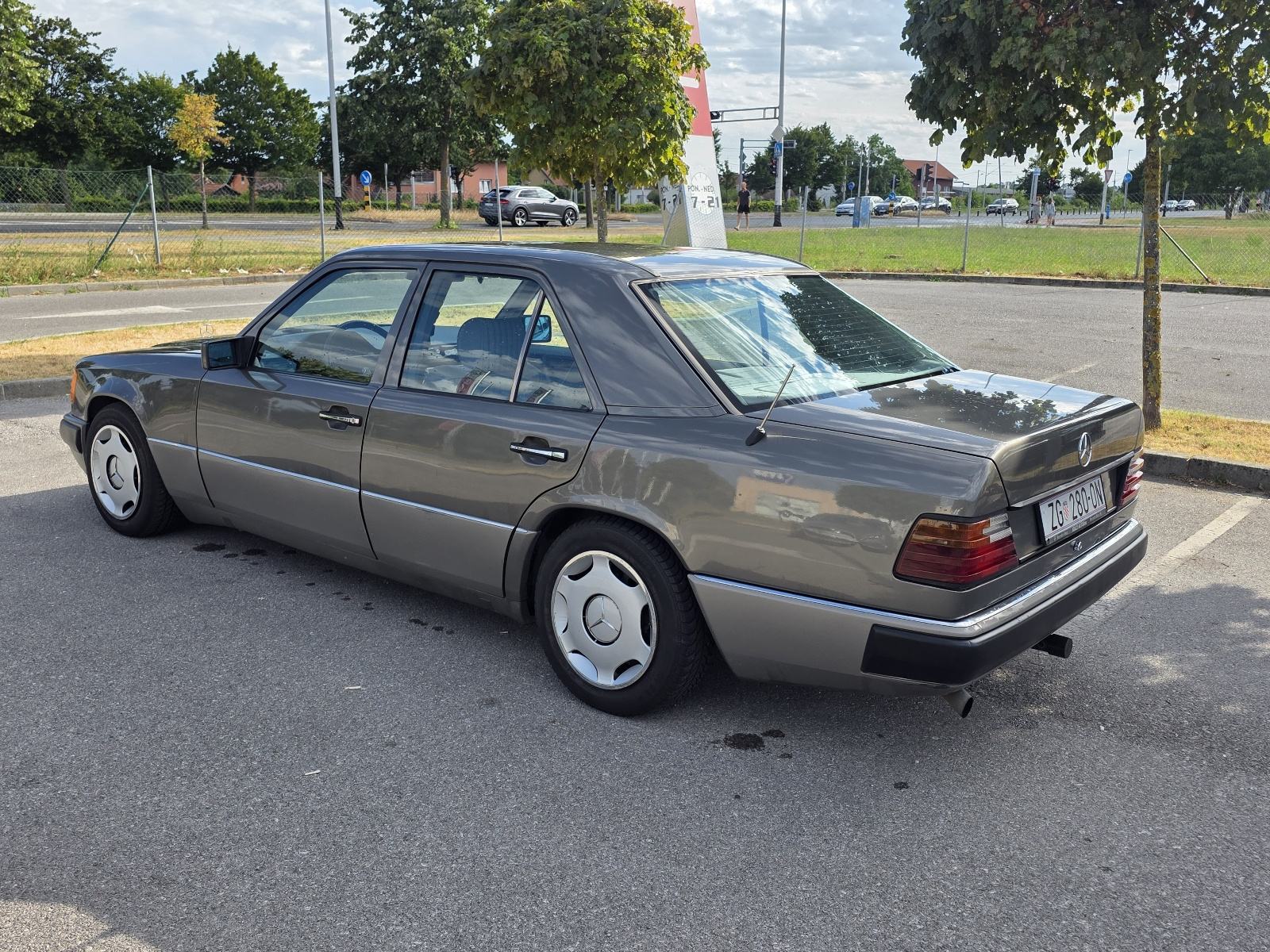Mercedes-Benz 124 200D, fotografija 5