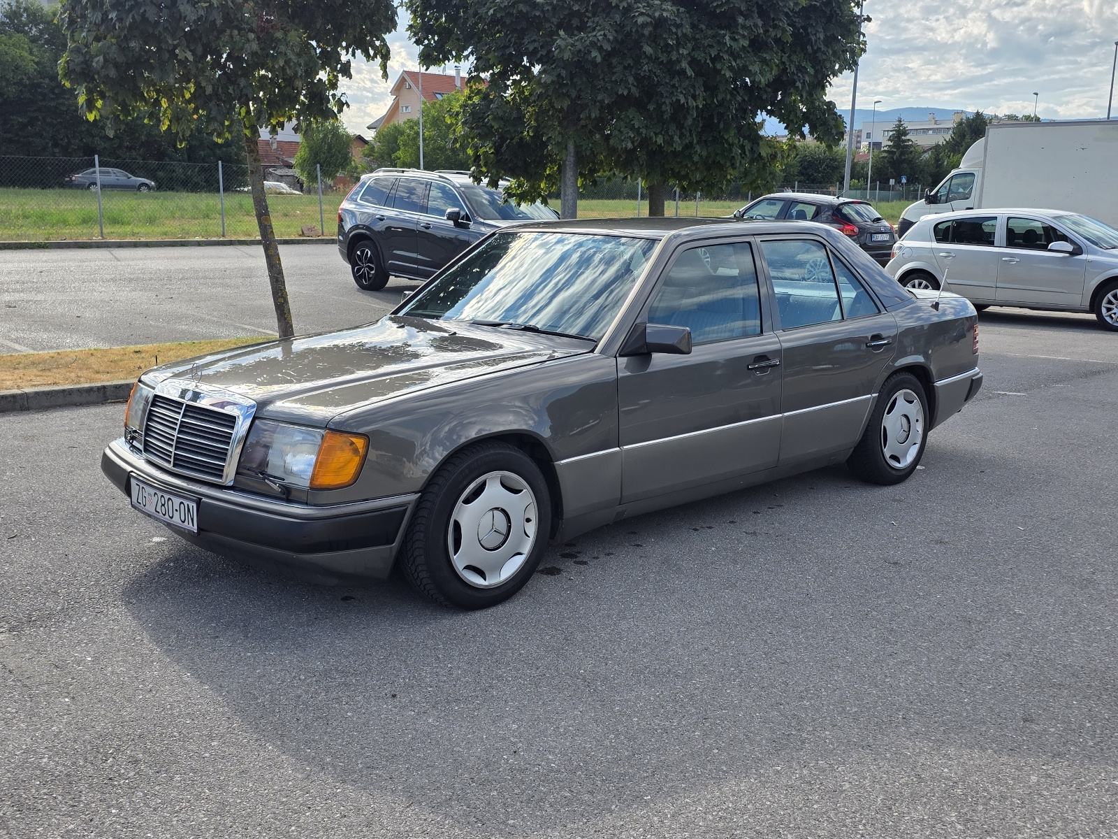 Mercedes-Benz 124 200D, fotografija 2