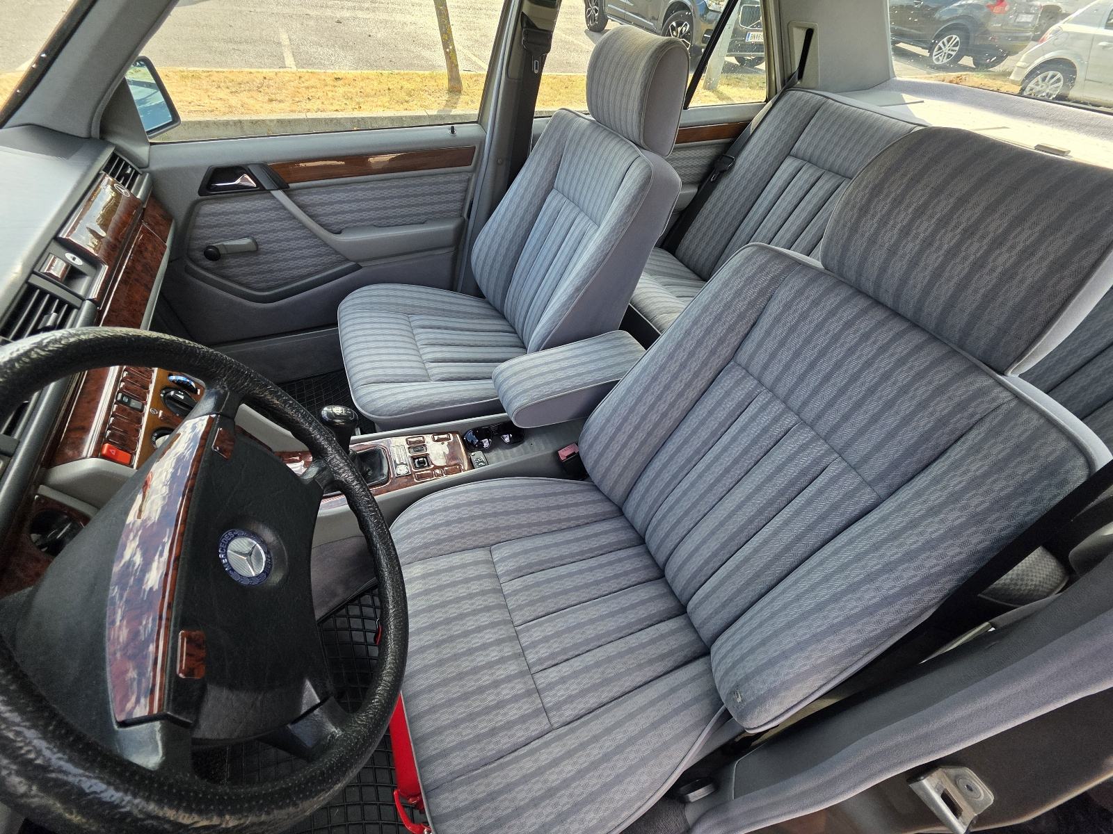 Mercedes-Benz 124 200D, fotografija 7