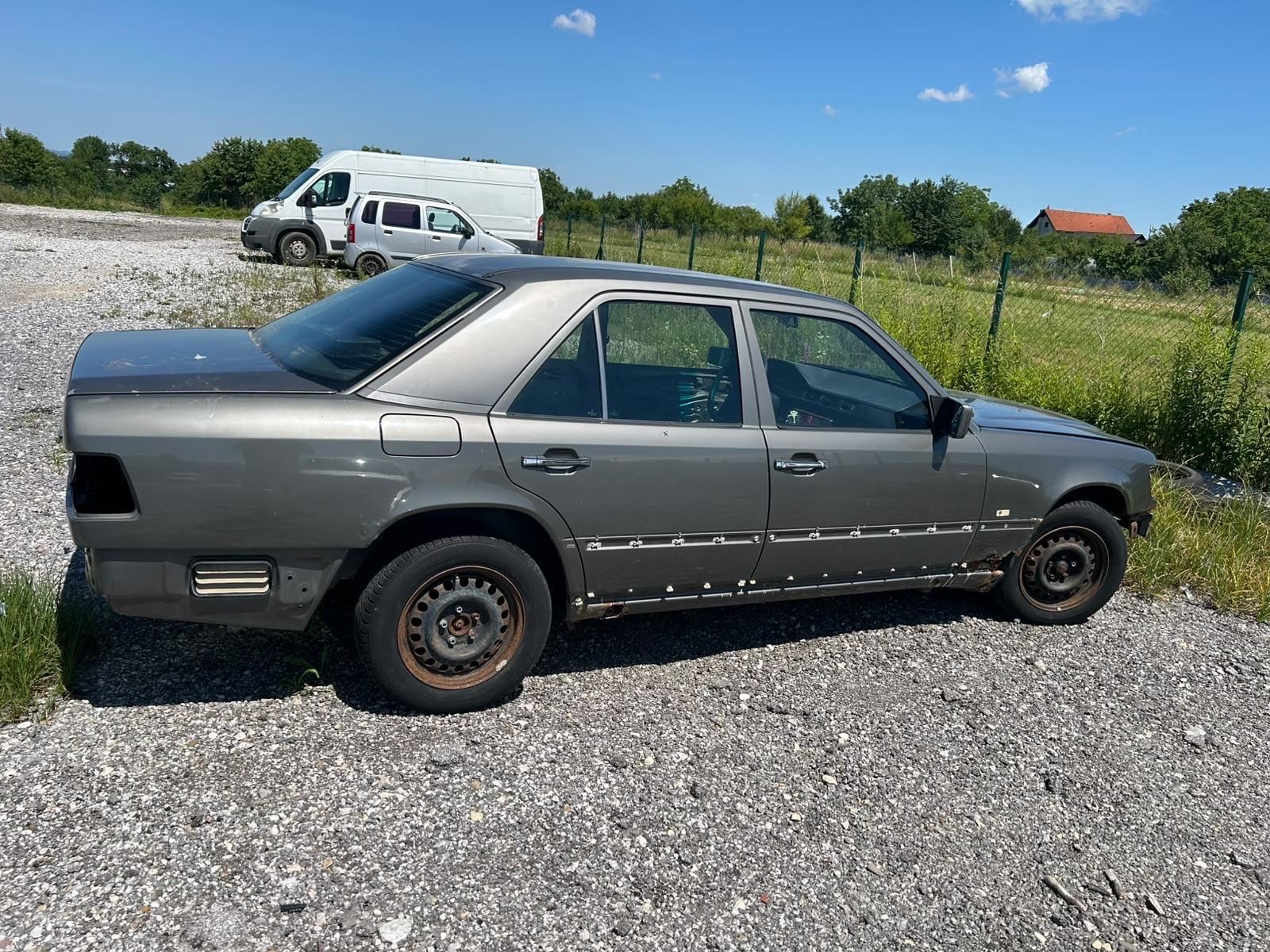 Mercedes-Benz 124 200E, fotografija 14