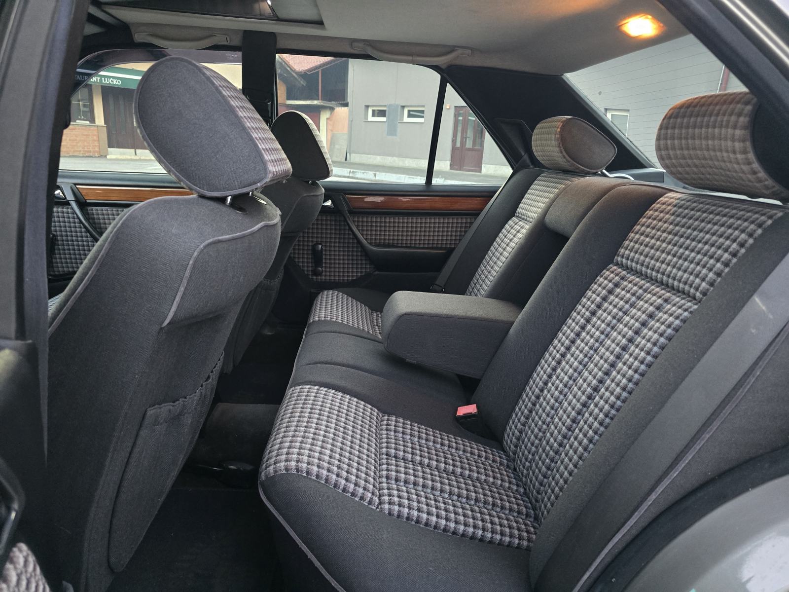 Mercedes-Benz 124 250 D Servo,Alu-Felge,El.Siber,Kao Nov Kredit-Zamj, fotografija 9