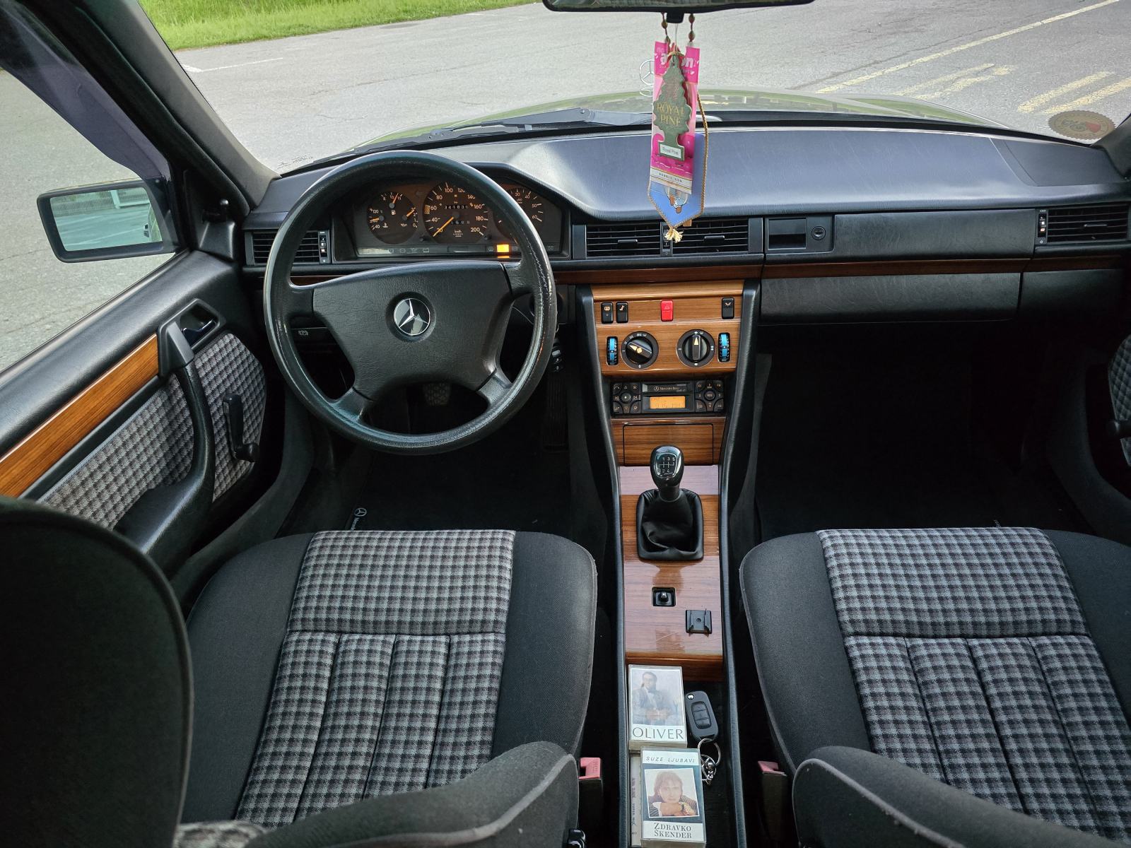 Mercedes-Benz 124 250 D Servo,Alu-Felge,El.Siber,Kao Nov Kredit-Zamj, fotografija 14