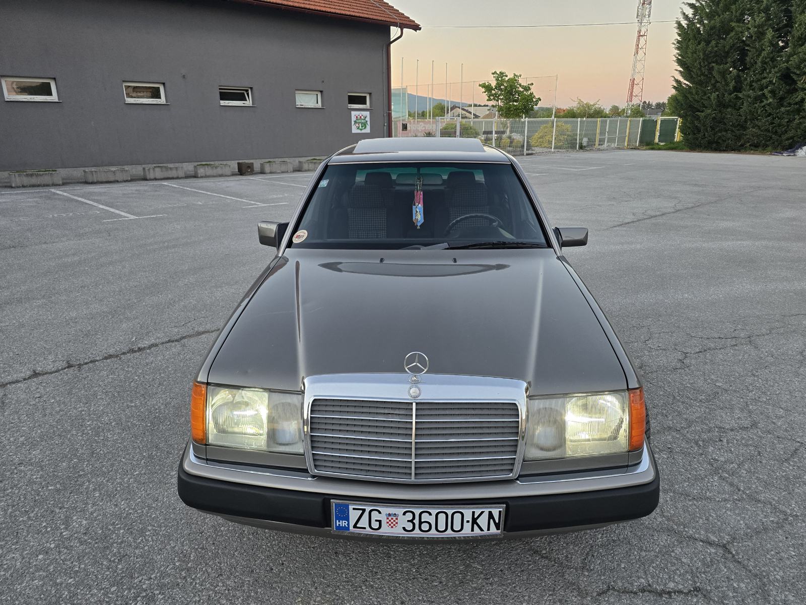 Mercedes-Benz 124 250 D Servo,Alu-Felge,El.Siber,Kao Nov Kredit-Zamj, pogled izvana - slika 2