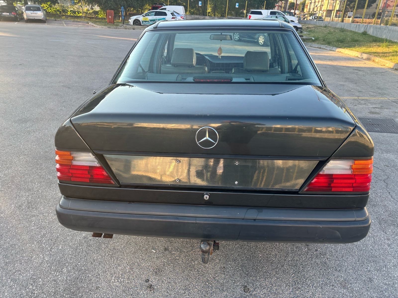 Mercedes-Benz 124 300 Benzin automatik Top stanje 1 Vlasnik, fotografija 3