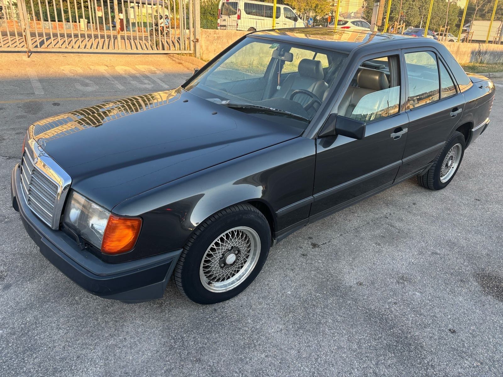 Mercedes-Benz 124 300 Benzin automatik Top stanje 1 Vlasnik, fotografija 1