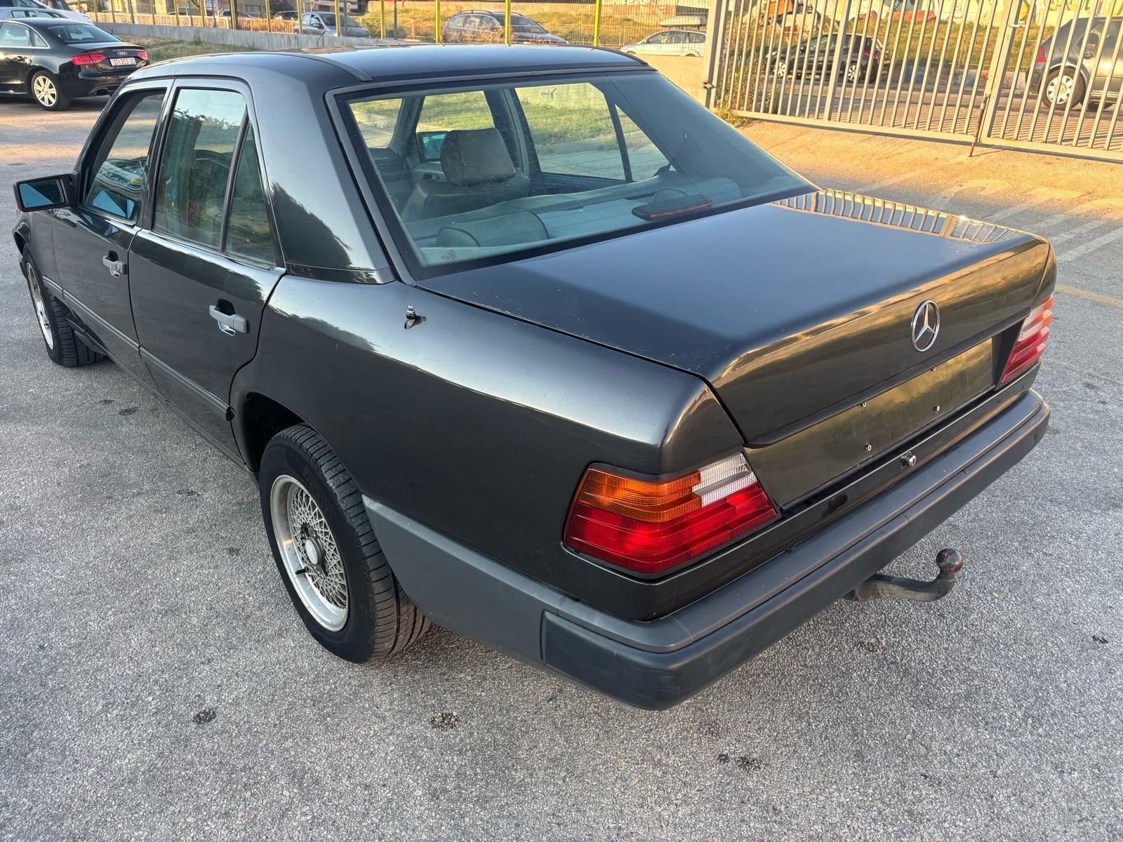 Mercedes-Benz 124 300 Benzin automatik Top stanje 1 Vlasnik, fotografija 6
