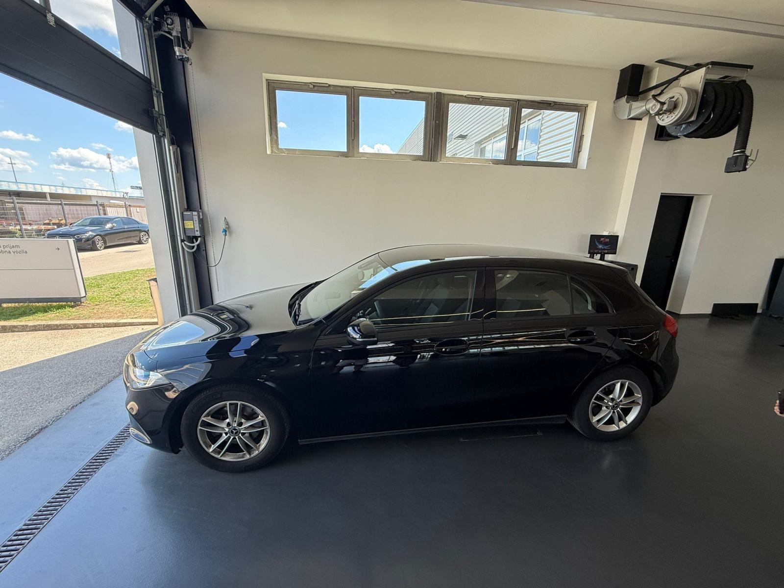 Mercedes-Benz A 180 d - Crni biser sa samo 4 godine starosti, Euro 6,, fotografija 2