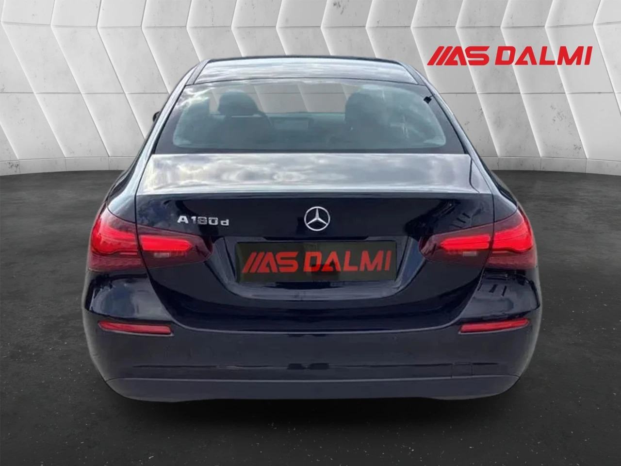 Mercedes-Benz A 180d 2.0 Limuzina 8G FULL-LED VIRTUAL COCKPIT FACELIFT, fotografija 4