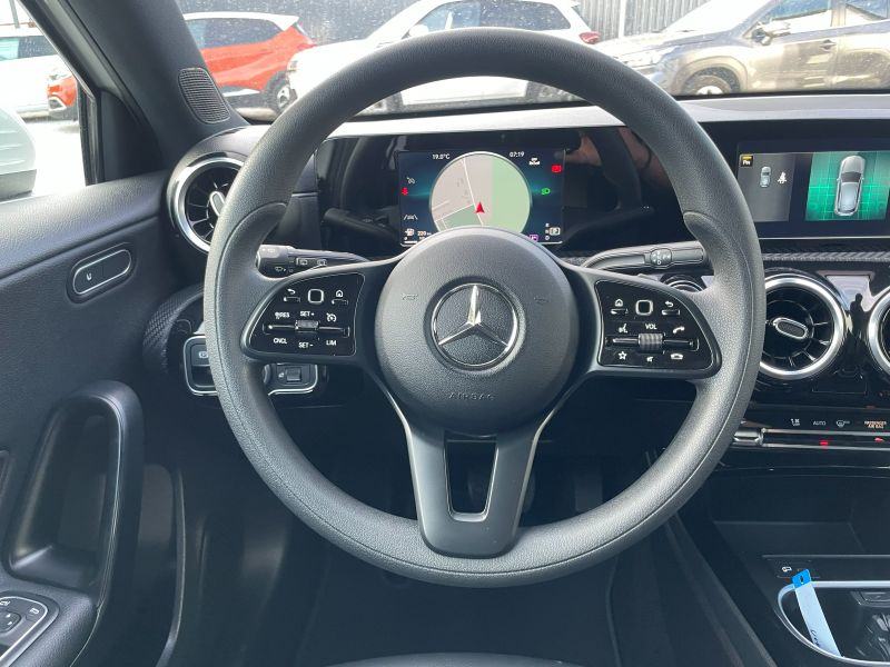 Mercedes-Benz A 180d * AMG ADVENCE LINE*ACC TEMPOMAT*ILS*ALU*, fotografija 12