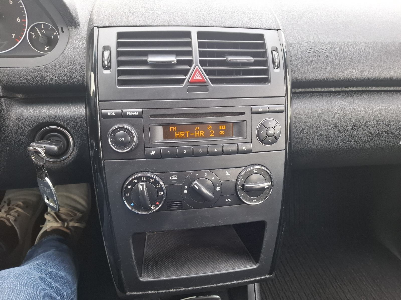 Mercedes-Benz A-klasa 150 Classic KLIMA , REG DO 02/2027 NA IME KUPCA, fotografija 9