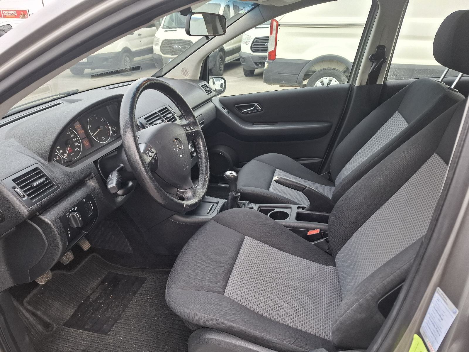 Mercedes-Benz A-klasa 150 Classic KLIMA , REG DO 02/2027 NA IME KUPCA, fotografija 12