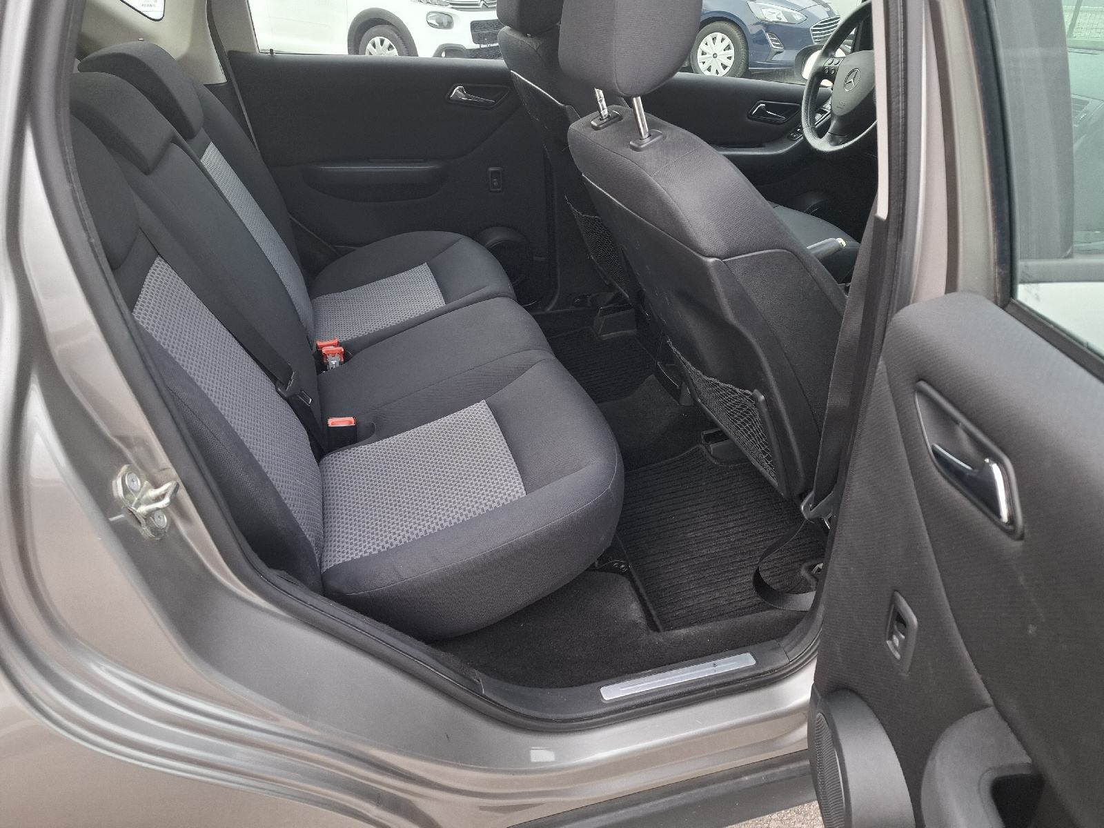 Mercedes-Benz A-klasa 150 Classic KLIMA , REG DO 02/2027 NA IME KUPCA, fotografija 14