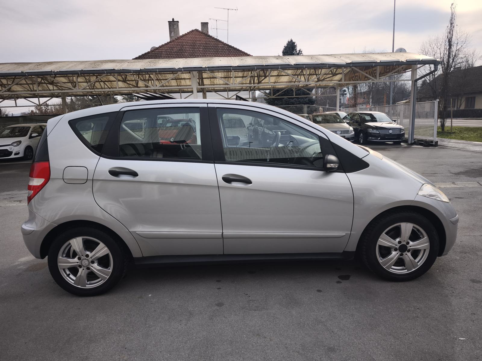 Mercedes-Benz A-klasa 160 CDI NAVI ŠIBER PARK SENZORI BLUETOOTH WIFI, fotografija 14
