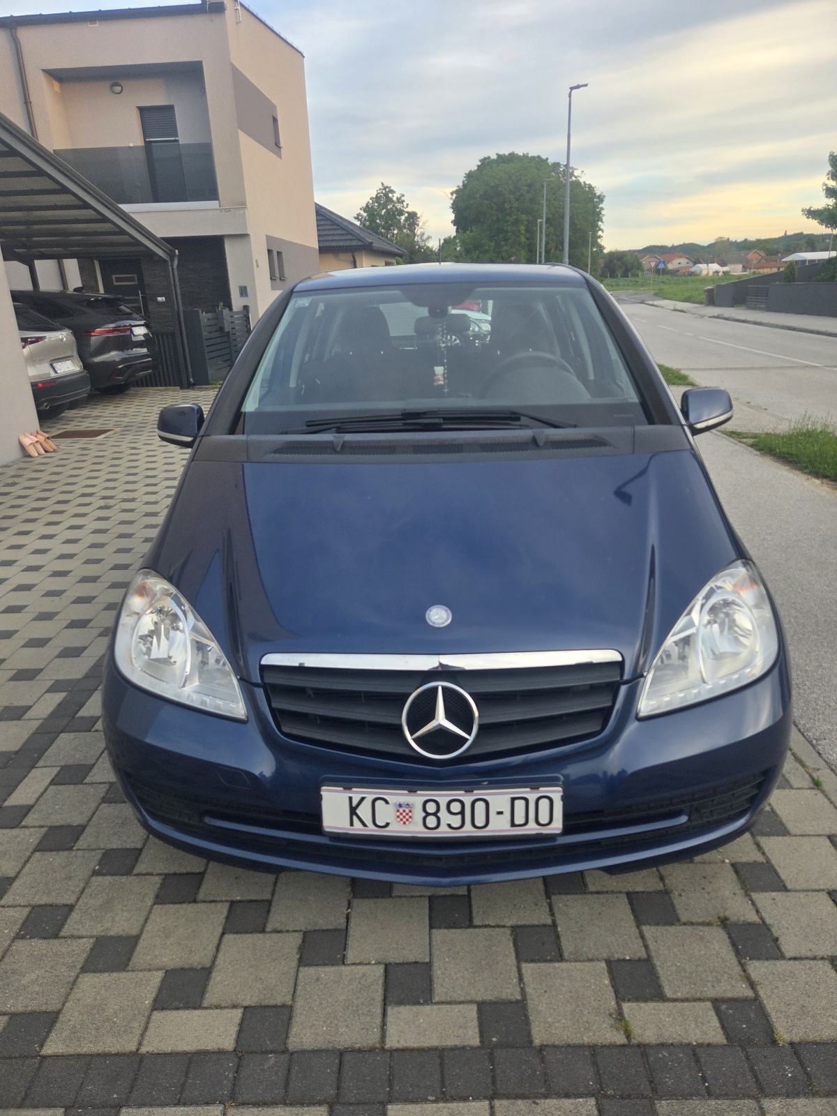 Mercedes-Benz A-klasa 160, pogled izvana - slika 1