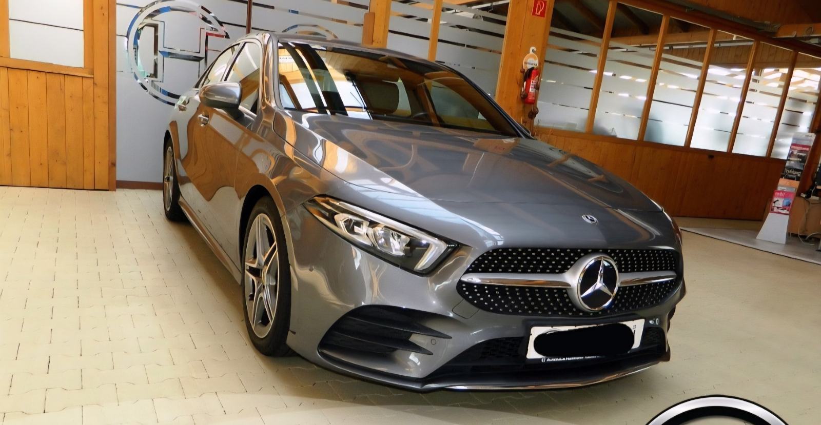 Mercedes-Benz A-klasa 180 AMG Limuzina -LED-NAVI-AMBIENT-ALU-JAMSTVO, fotografija 3