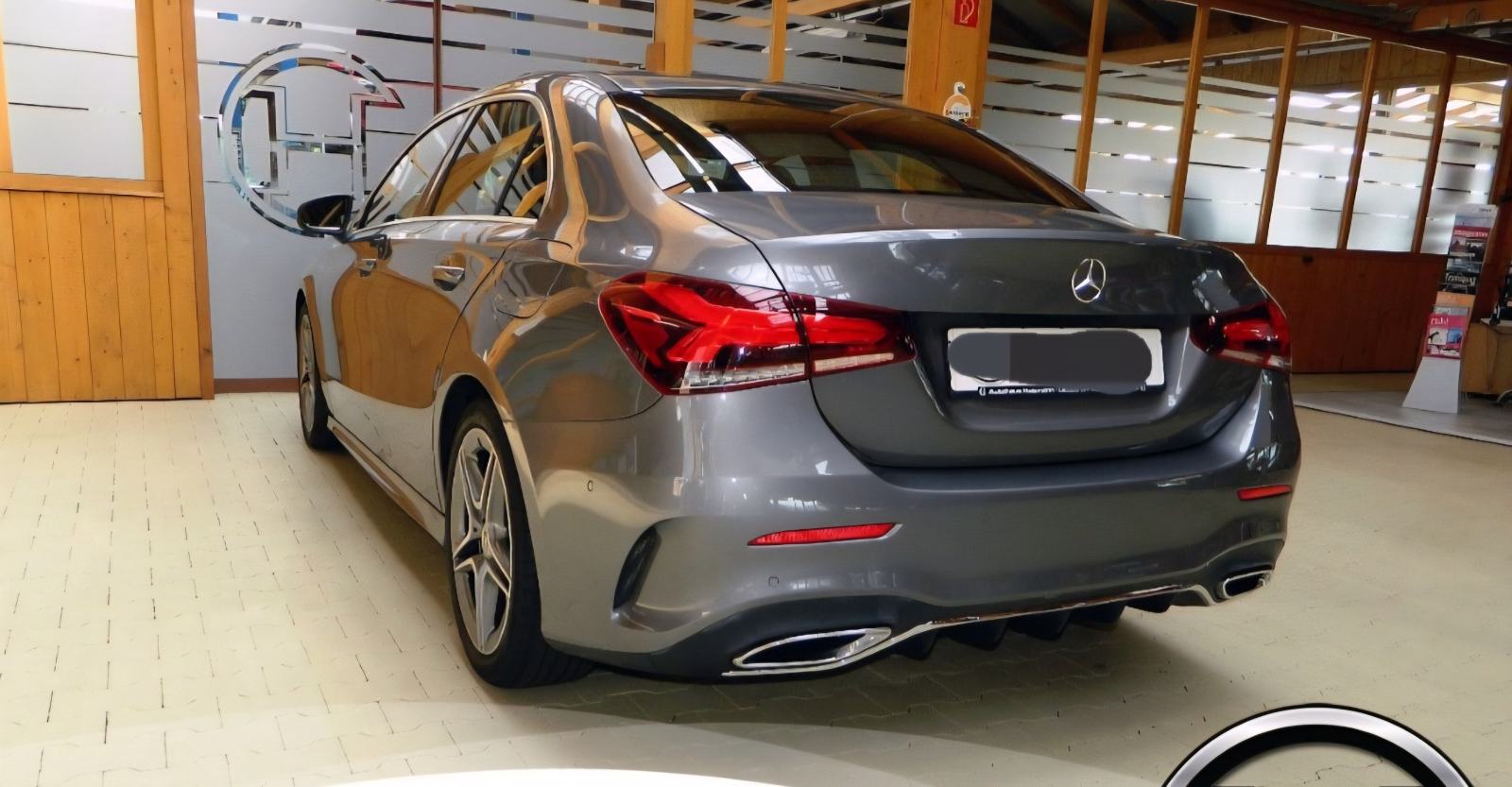 Mercedes-Benz A-klasa 180 AMG Limuzina -LED-NAVI-AMBIENT-ALU-JAMSTVO, fotografija 4