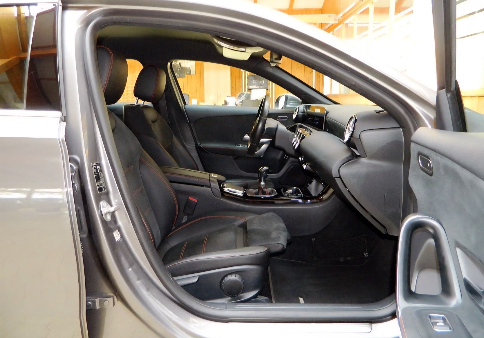 Mercedes-Benz A-klasa 180 AMG Limuzina -LED-NAVI-AMBIENT-ALU-JAMSTVO, fotografija 12