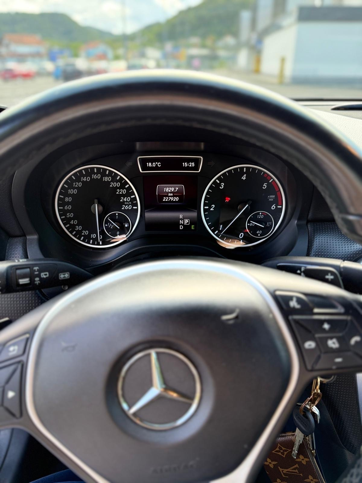 Mercedes-Benz A-klasa 180 automatik, fotografija 6