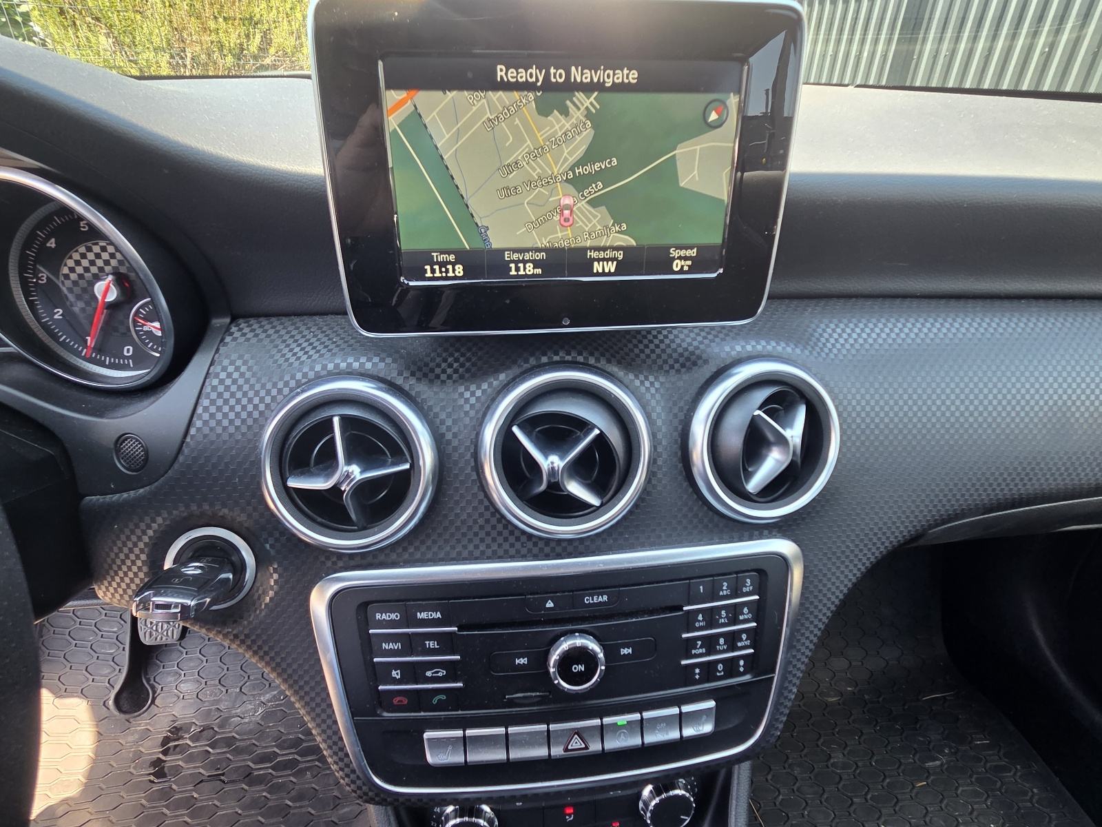 Mercedes-Benz A-klasa 180 benzin URBAN 6brzina --2016.g.--153.270km-, fotografija 10