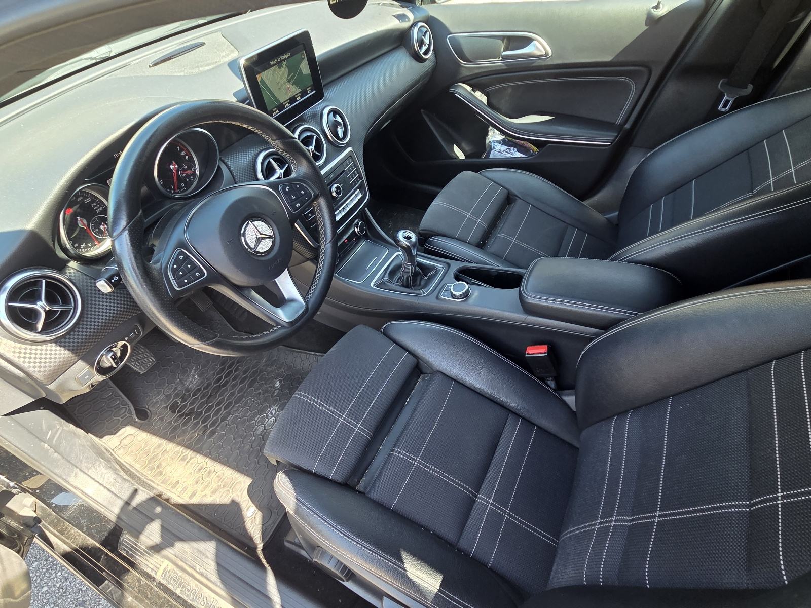 Mercedes-Benz A-klasa 180 benzin URBAN 6brzina --2016.g.--153.270km-, fotografija 12