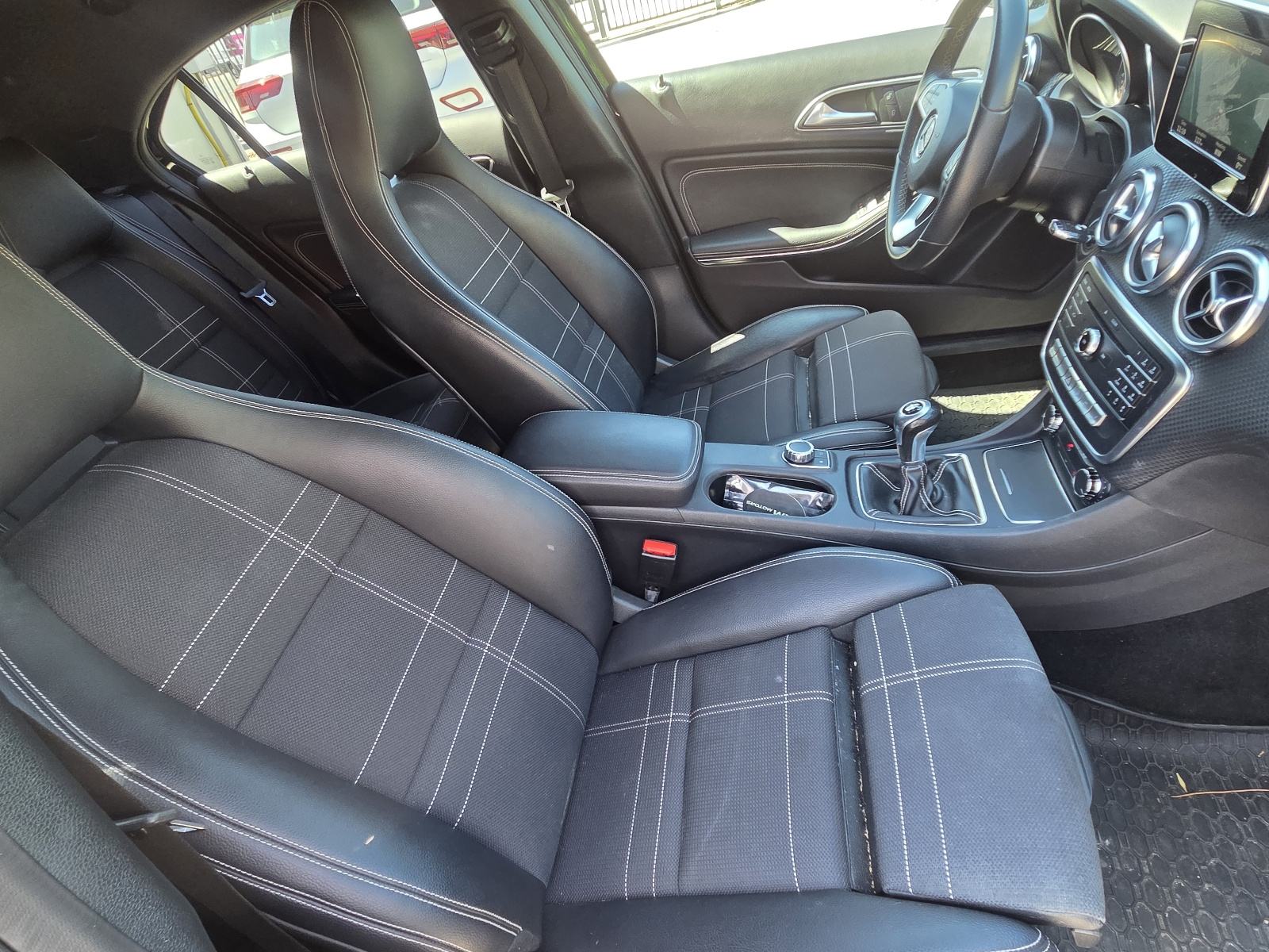 Mercedes-Benz A-klasa 180 benzin URBAN 6brzina --2016.g.--153.270km-, fotografija 15