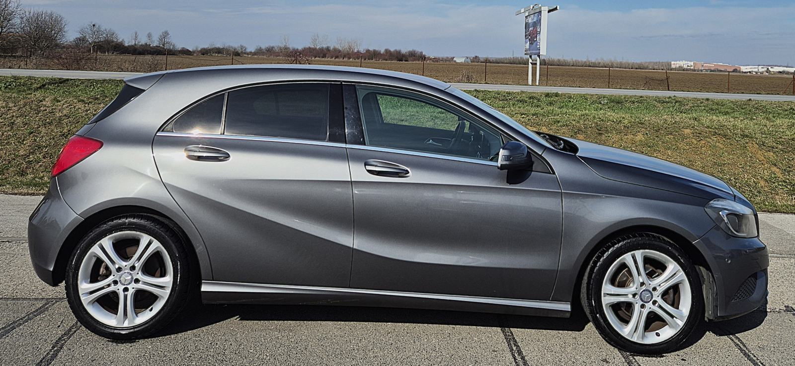 Mercedes-Benz A-klasa 180 CDI**NAVIGACIJA**BI-XENON SVJETLA**LED**PDC*, fotografija 5