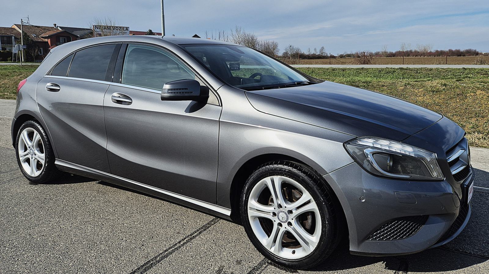 Mercedes-Benz A-klasa 180 CDI**NAVIGACIJA**BI-XENON SVJETLA**LED**PDC*