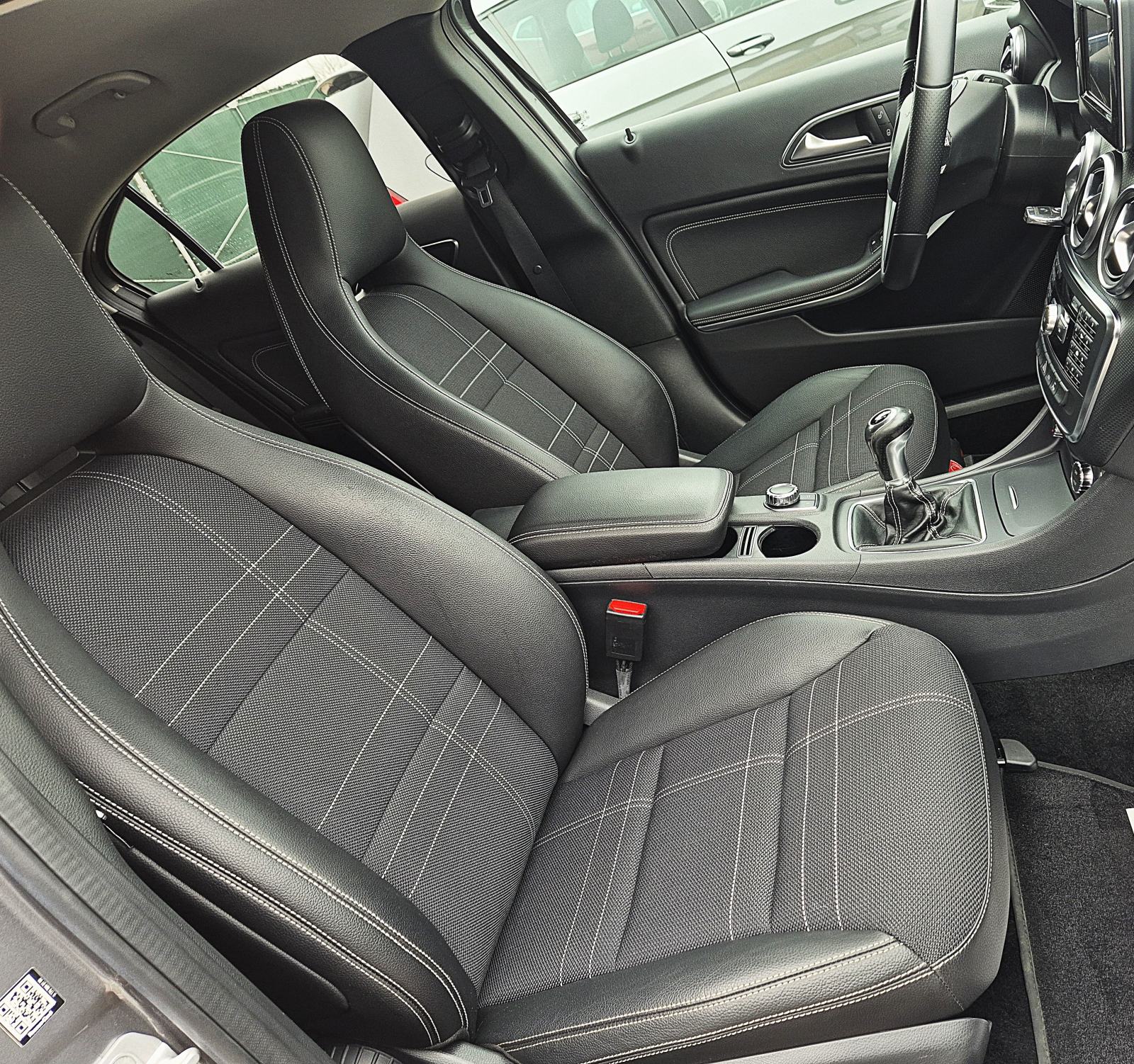 Mercedes-Benz A-klasa 180 CDI**NAVIGACIJA**BI-XENON SVJETLA**LED**PDC*, fotografija 15